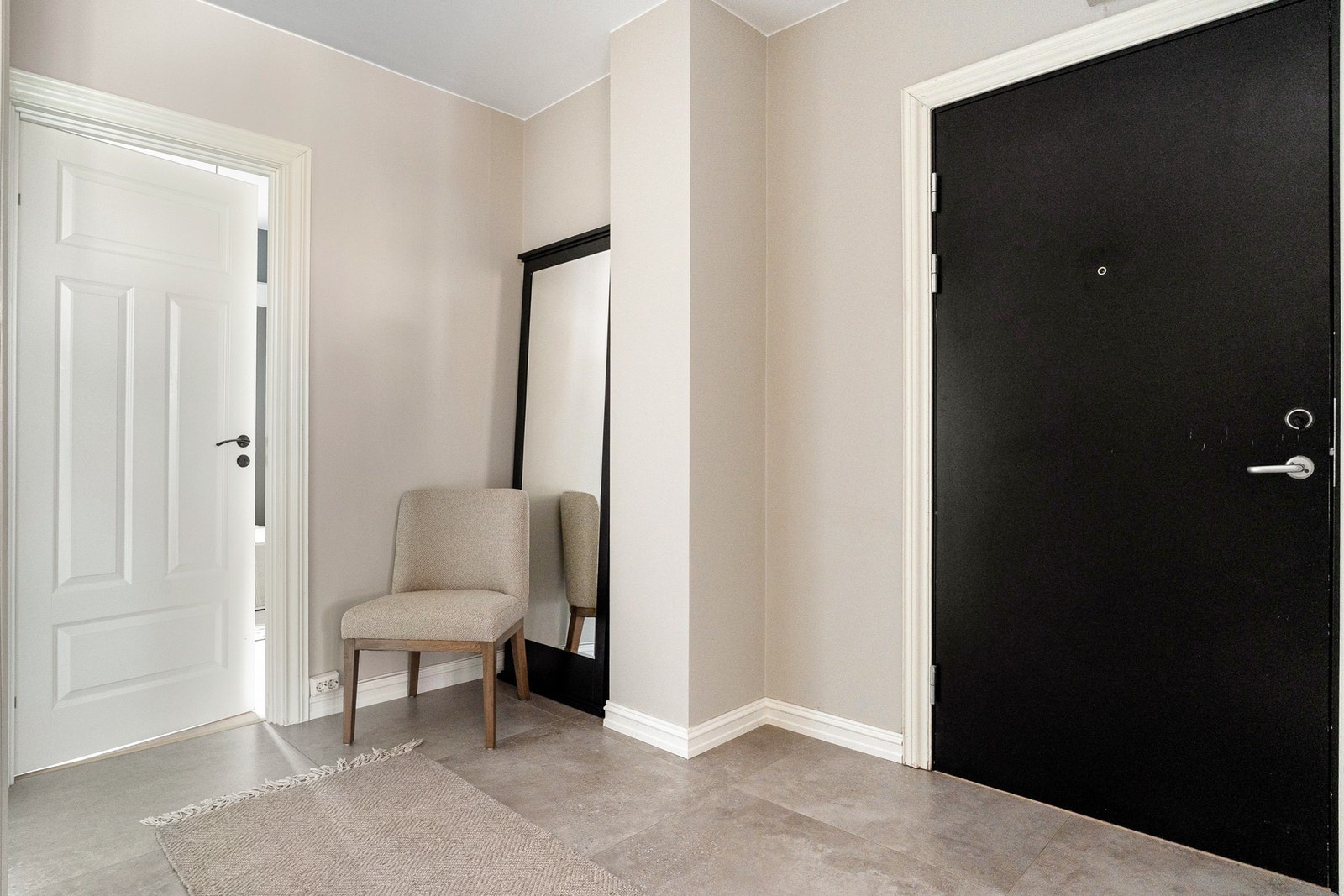 Boligen disponerer også to boder. En i kjeller på 1,5 m² og en på loftet med et gulvareal på 16,2 m². Galleribilde