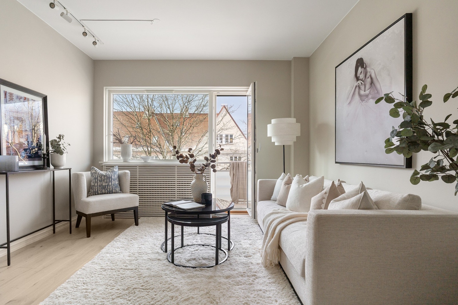 Peter Hørte Lunde v/ PrivatMegleren Aksept ønsker deg velkommen til en strøken leilighet med utmerket beliggenhet! Galleribilde