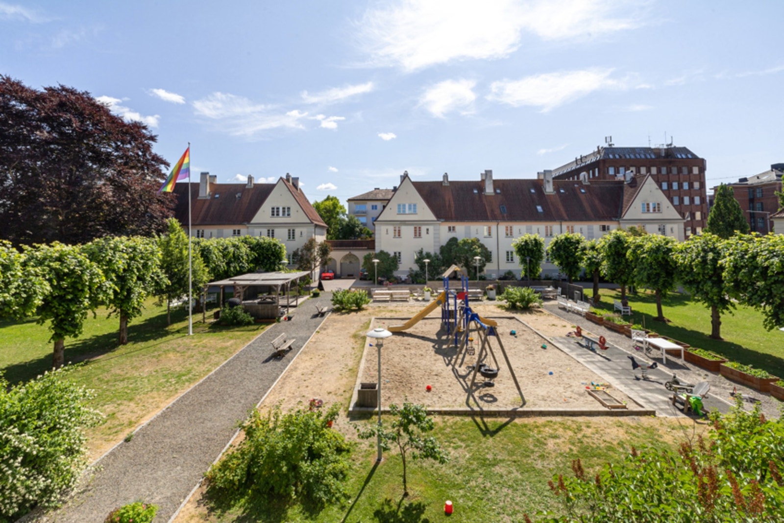 Ligger blant et av byens mest populære nabolag. Galleribilde