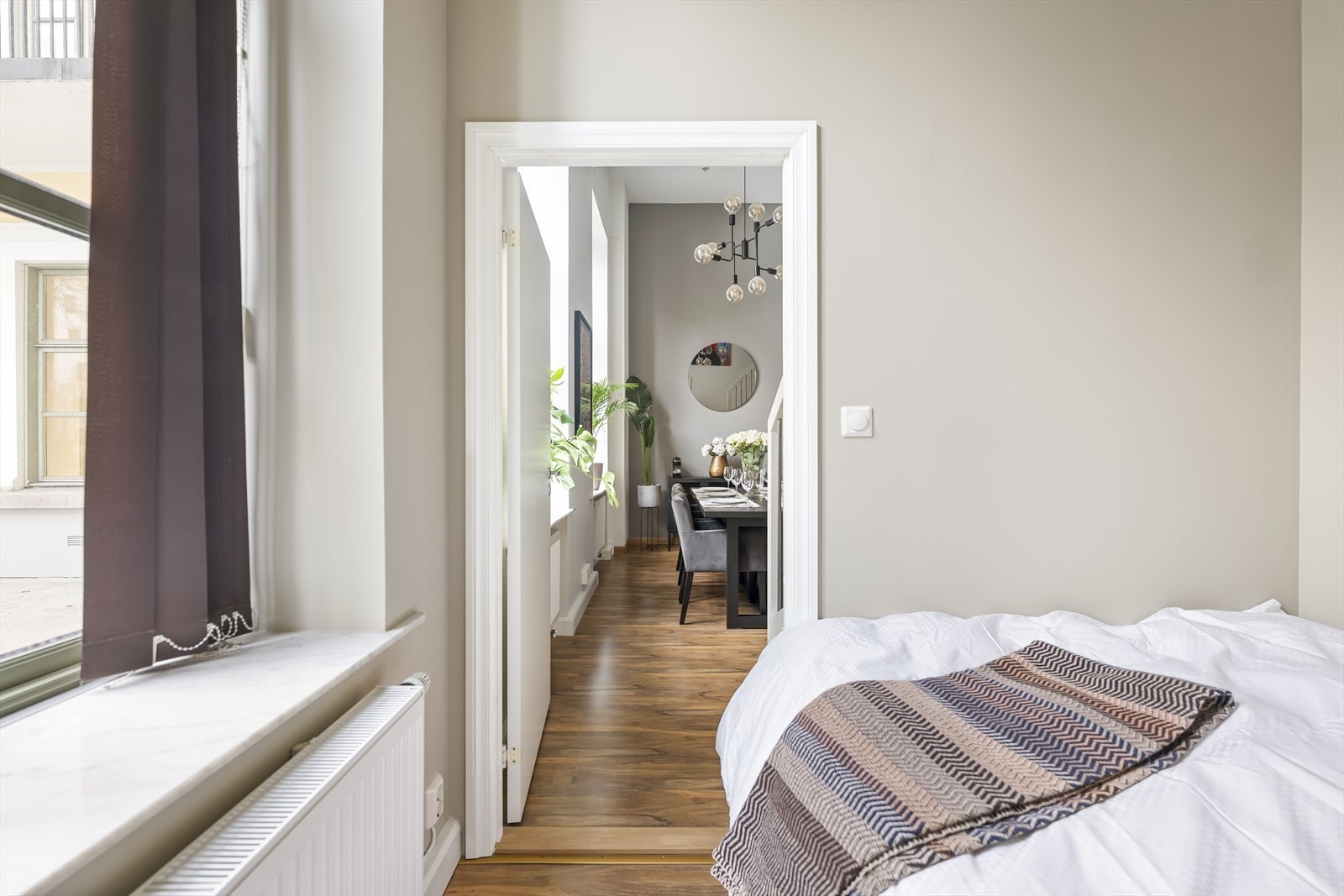 I tilknytning til spisestuen har du adkomst til leilighetens soverom. Galleribilde