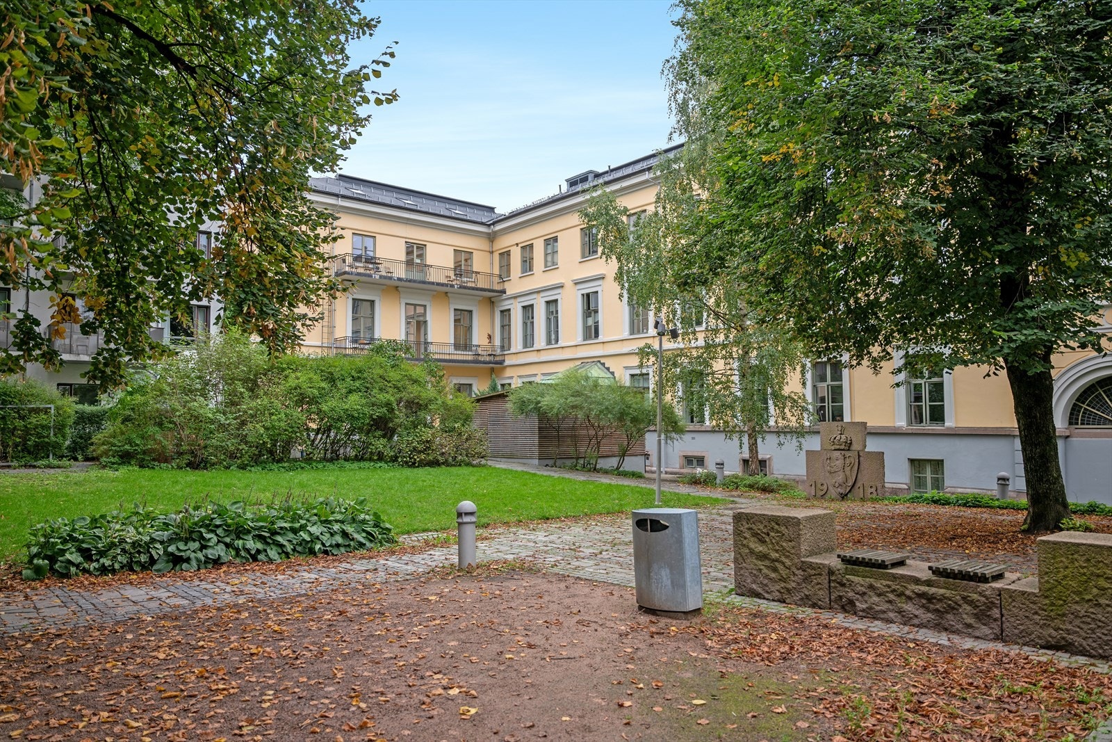 Sameiet har en pent opparbeidet bakgård. Galleribilde