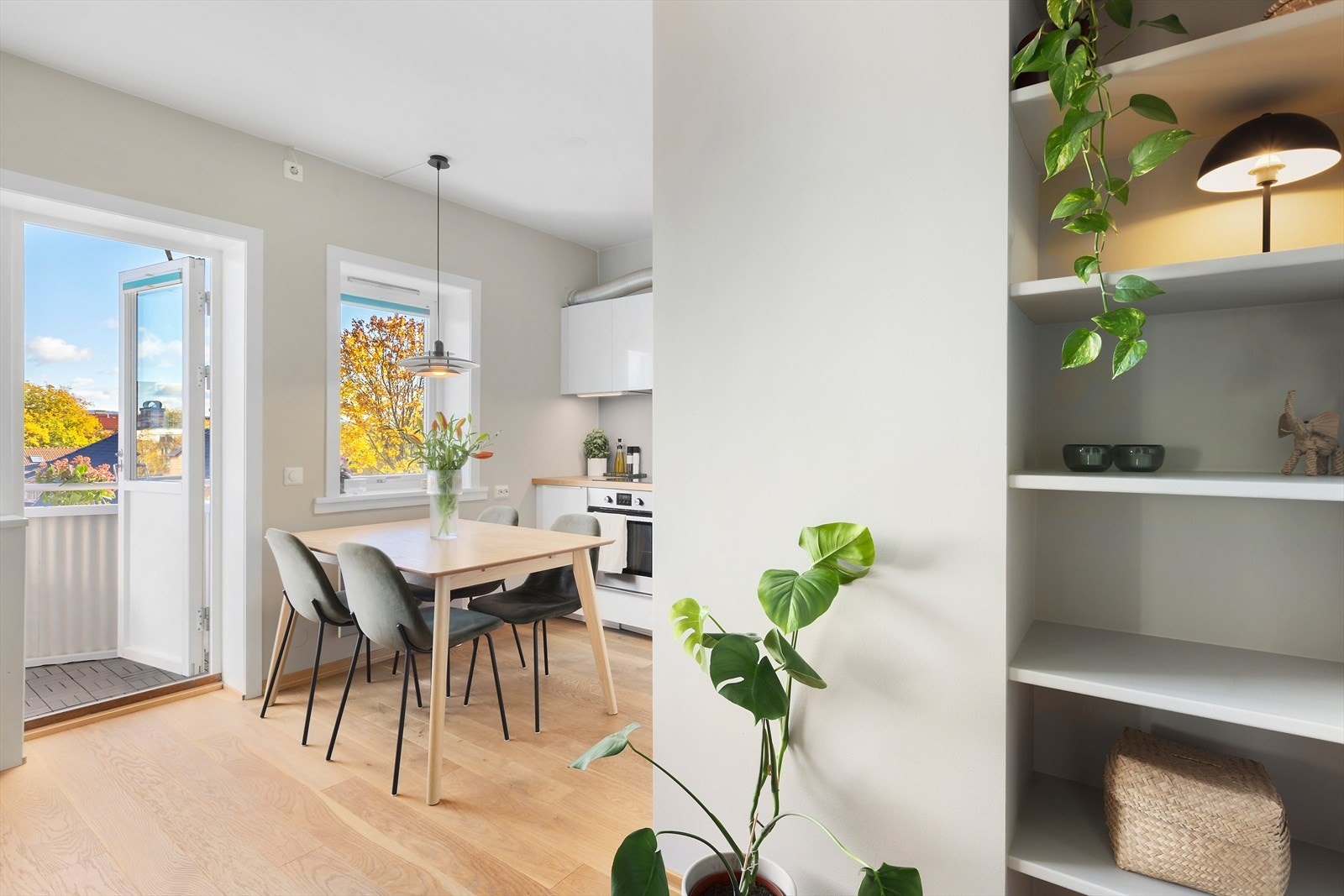 Utgang til balkong via stue/kjøkken. Galleribilde