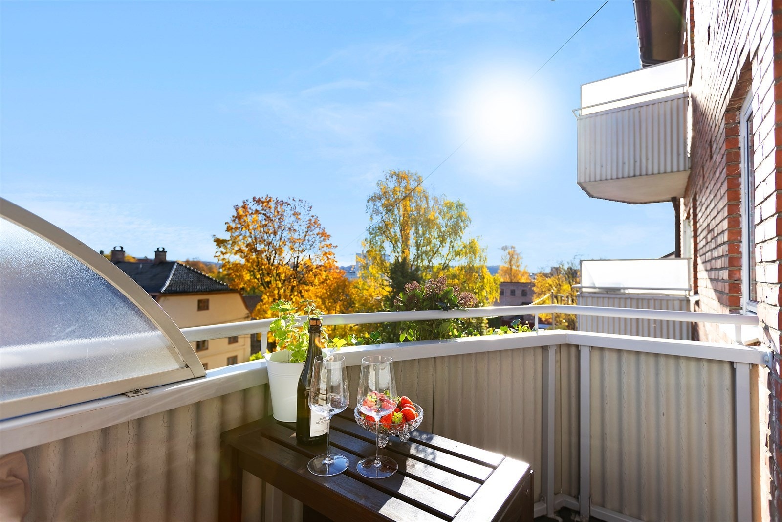 Balkongen er på 3 kvm og har plass til en liten sittegruppe. Galleribilde