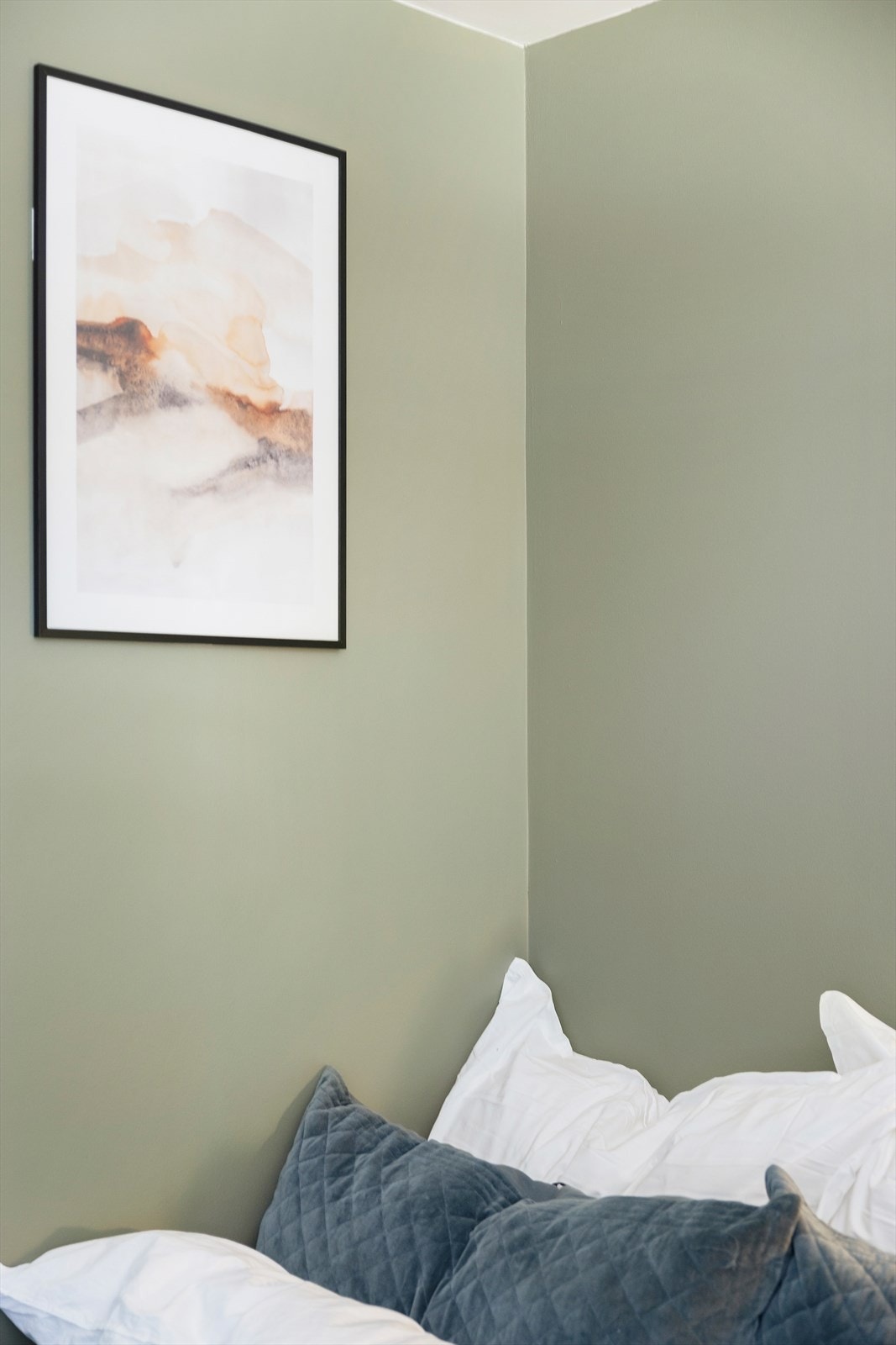 Løsningen gir en god romfølelse og skaper tydelig skille mellom oppholds- og soveplass. Galleribilde