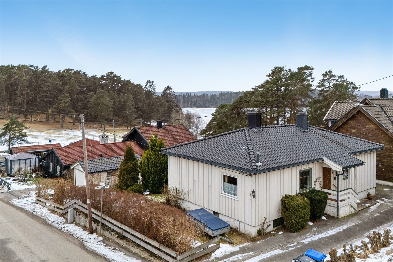 Enebolig med attraktiv beliggenhet rett ved Tunevannet Galleribilde