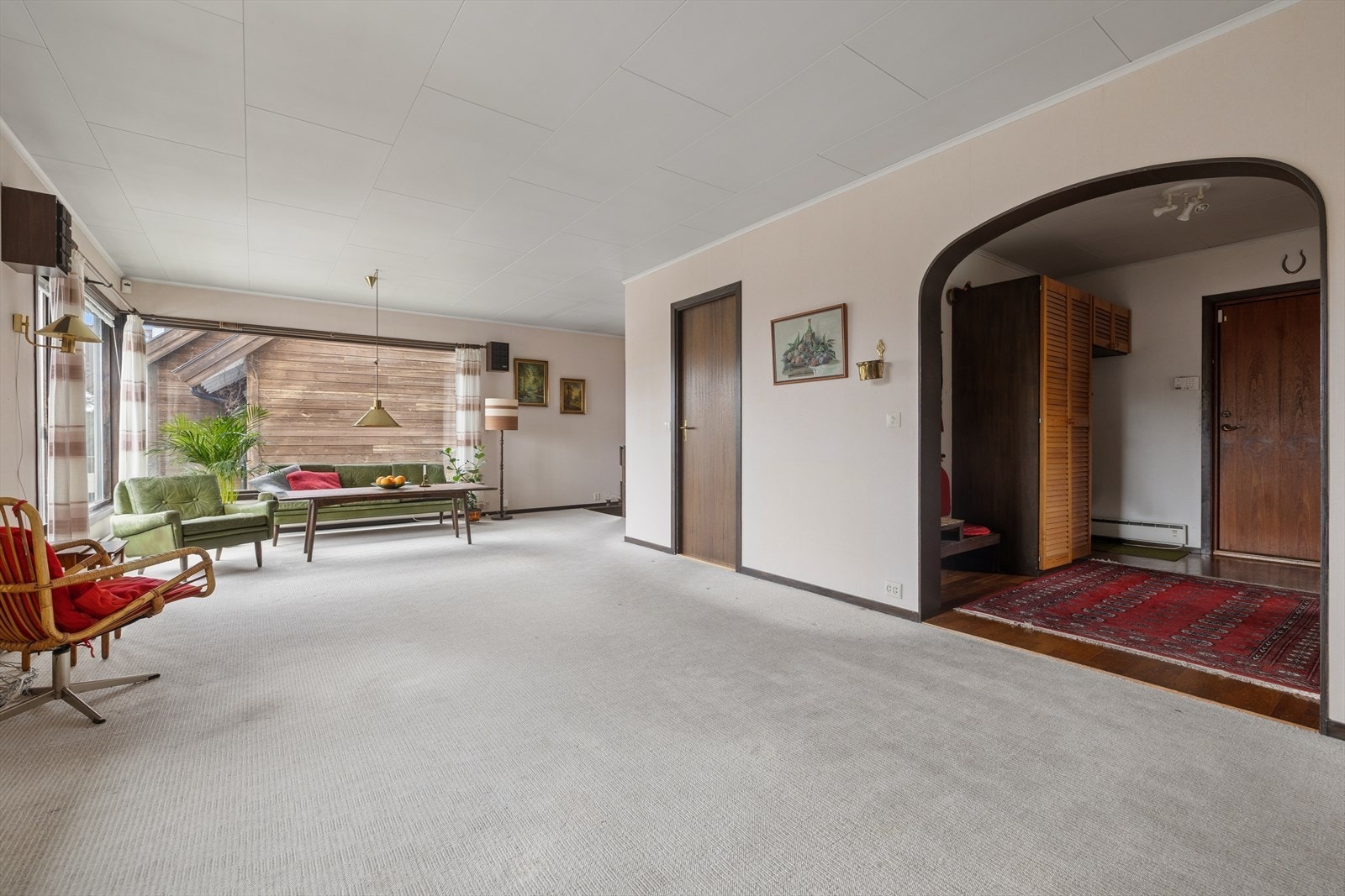 Stor stue som gir muligheter for ulike soner Galleribilde