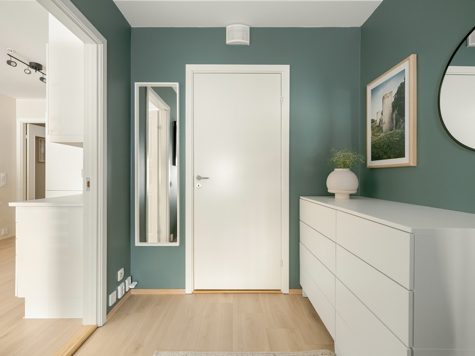 På soverommet er det en bod, som i dag brukes som et stort walk-in closet. Galleribilde