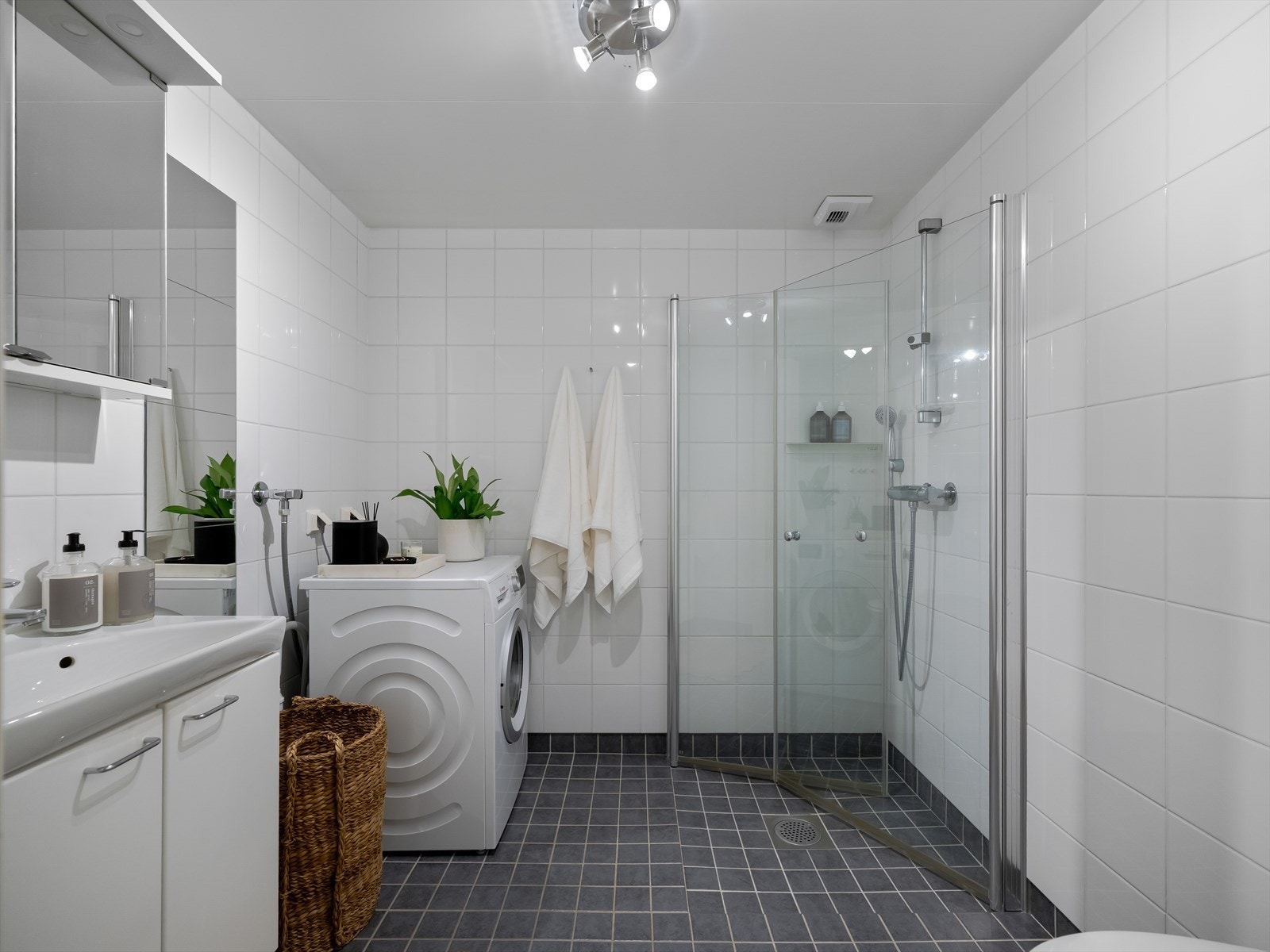 Stort, flislagt bad fra 2014. Galleribilde