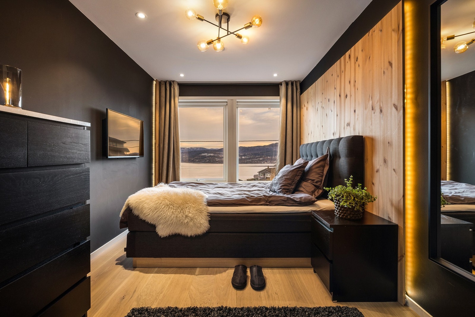 Soverom nr 4 ligger i 1.etasje og var nytt i 2016/2017 Galleribilde