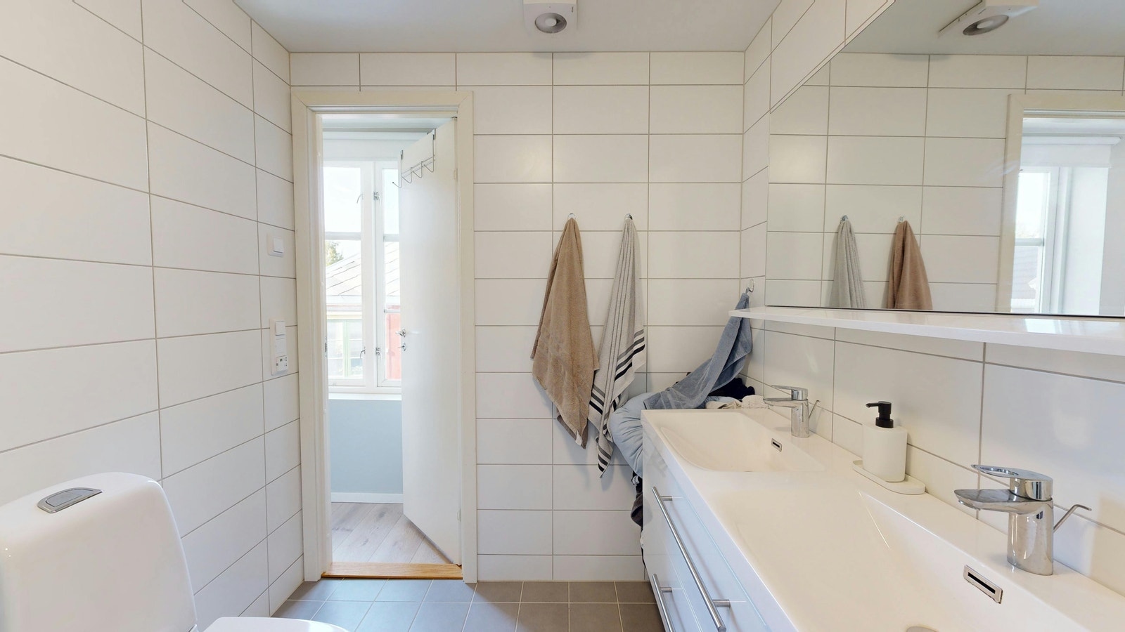 Bad 5 kvm flislagt med varme i gulv. Galleribilde