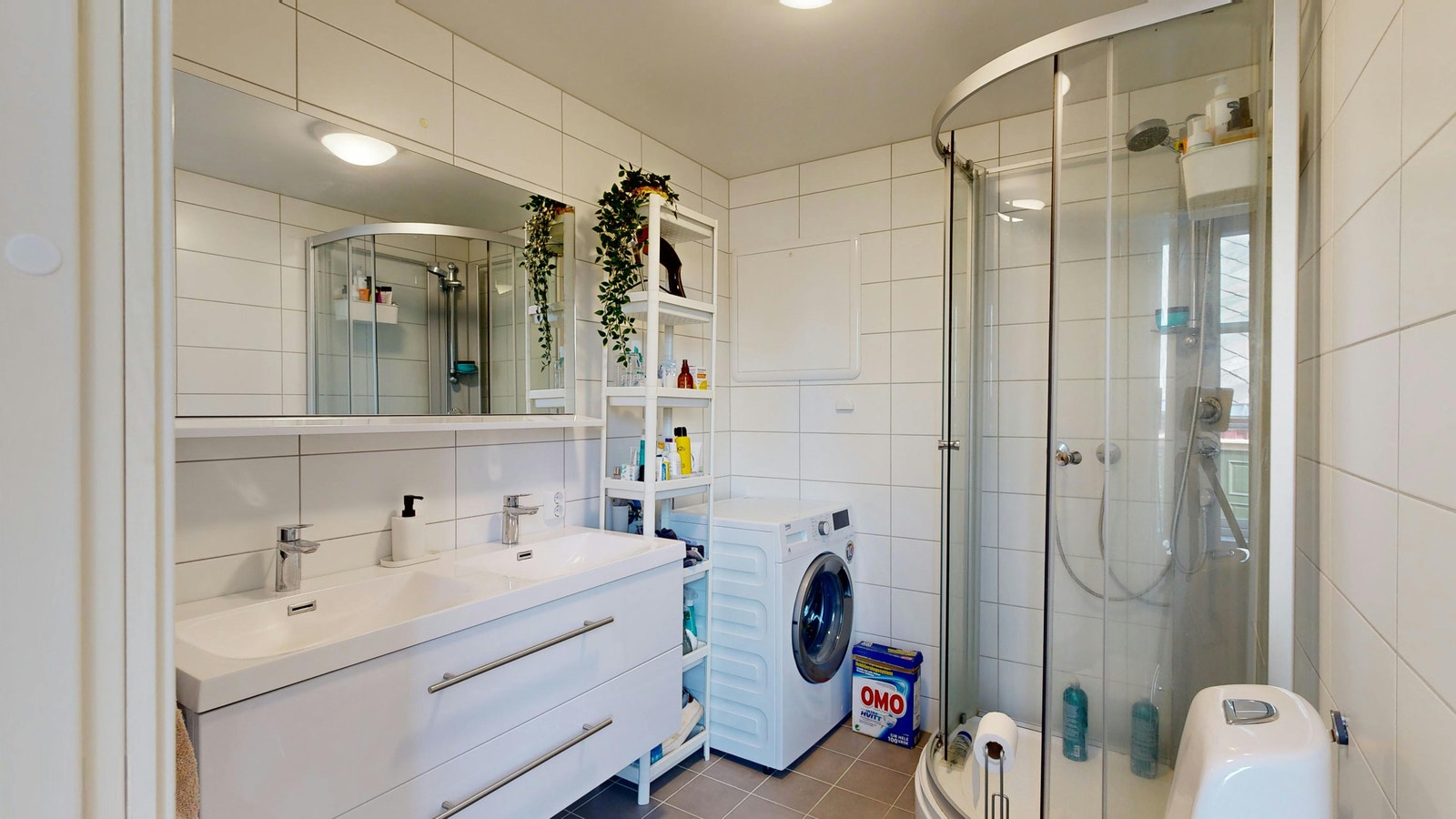 Bad med dobbeltservant Galleribilde