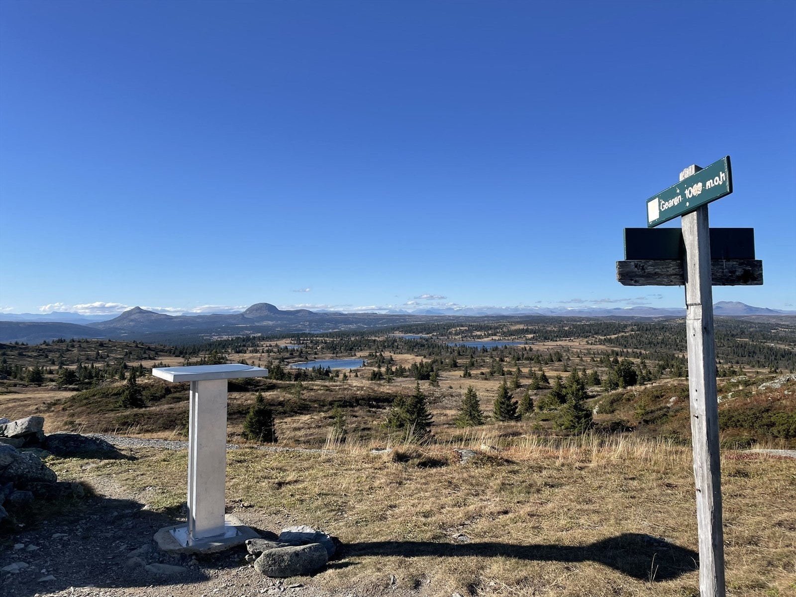 Kort vei til flotte turmuligheter, her fra Goaren. Meglers private bilde. Galleribilde