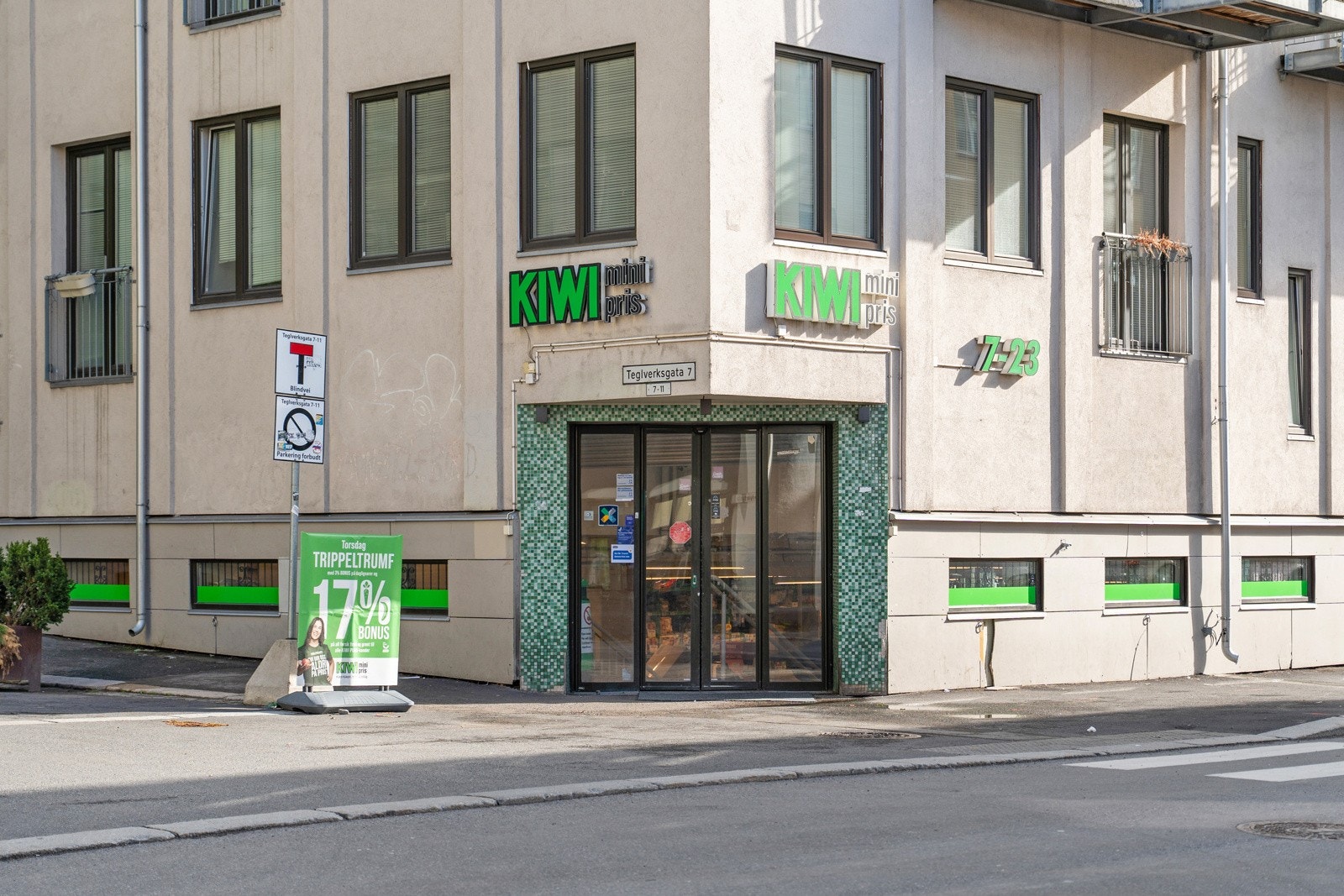 God tilgang til matforretninger som Kiwi, Coop Extra, søndagsåpen Joker, døgnåpen dagligvare m.m Galleribilde