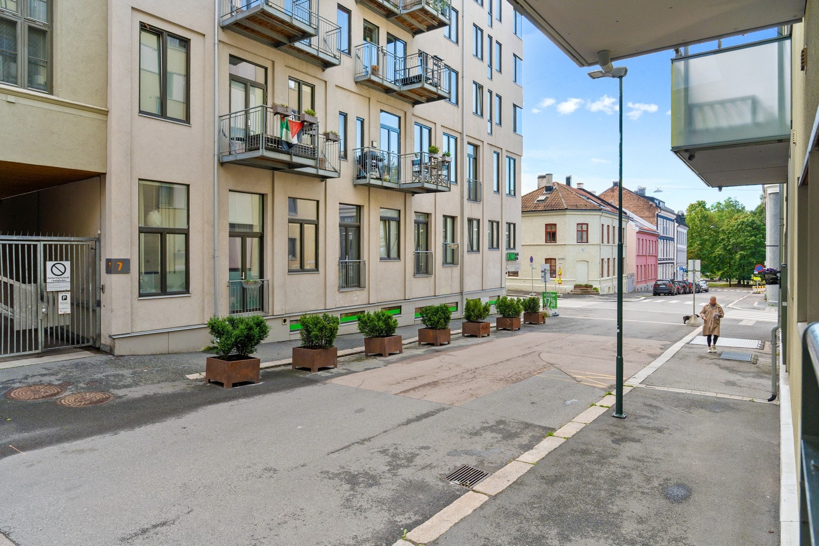 Leiligheten vender ut mot rolig blindgate Galleribilde