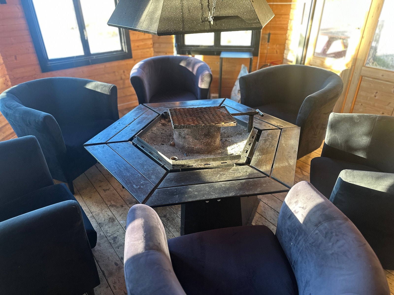 Bålplass med mulighet for å grille. Galleribilde