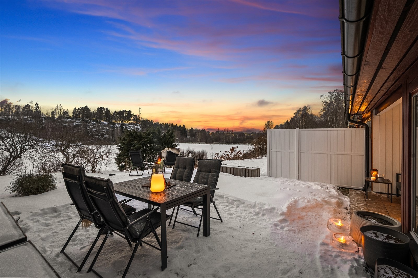 Hyggelig utsyn fra hagen. Galleribilde