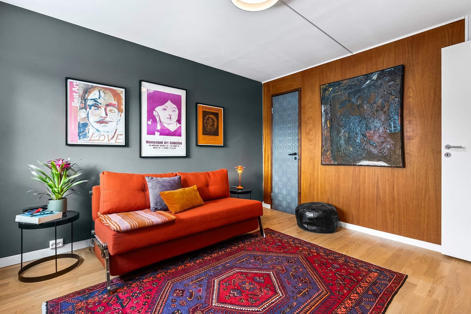 Soverommet har direkte adkomst til garderobe/kott, som gir gode oppbevaringsmuligheter. Galleribilde