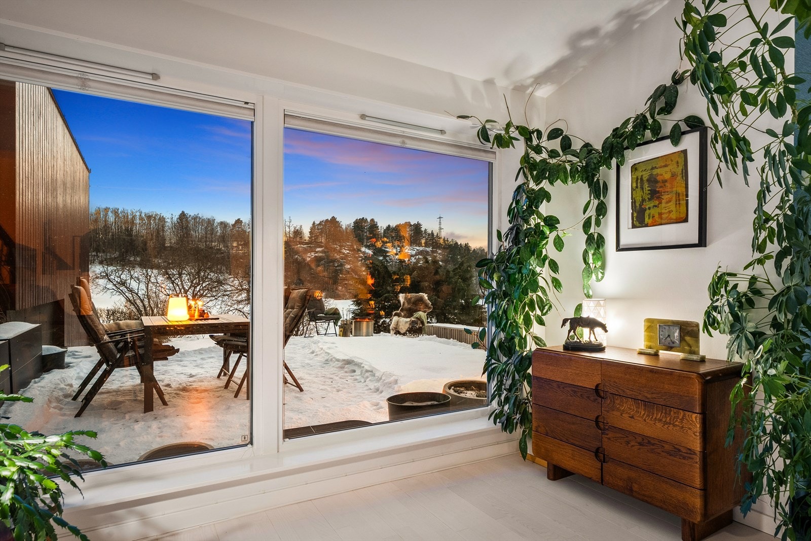 Kveldsstemning stue. Galleribilde