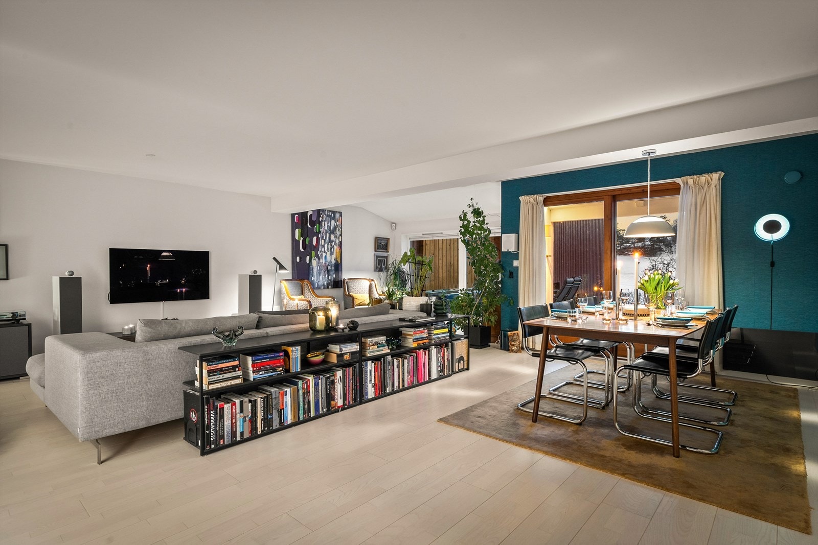 Kveldsstemning stue. Galleribilde