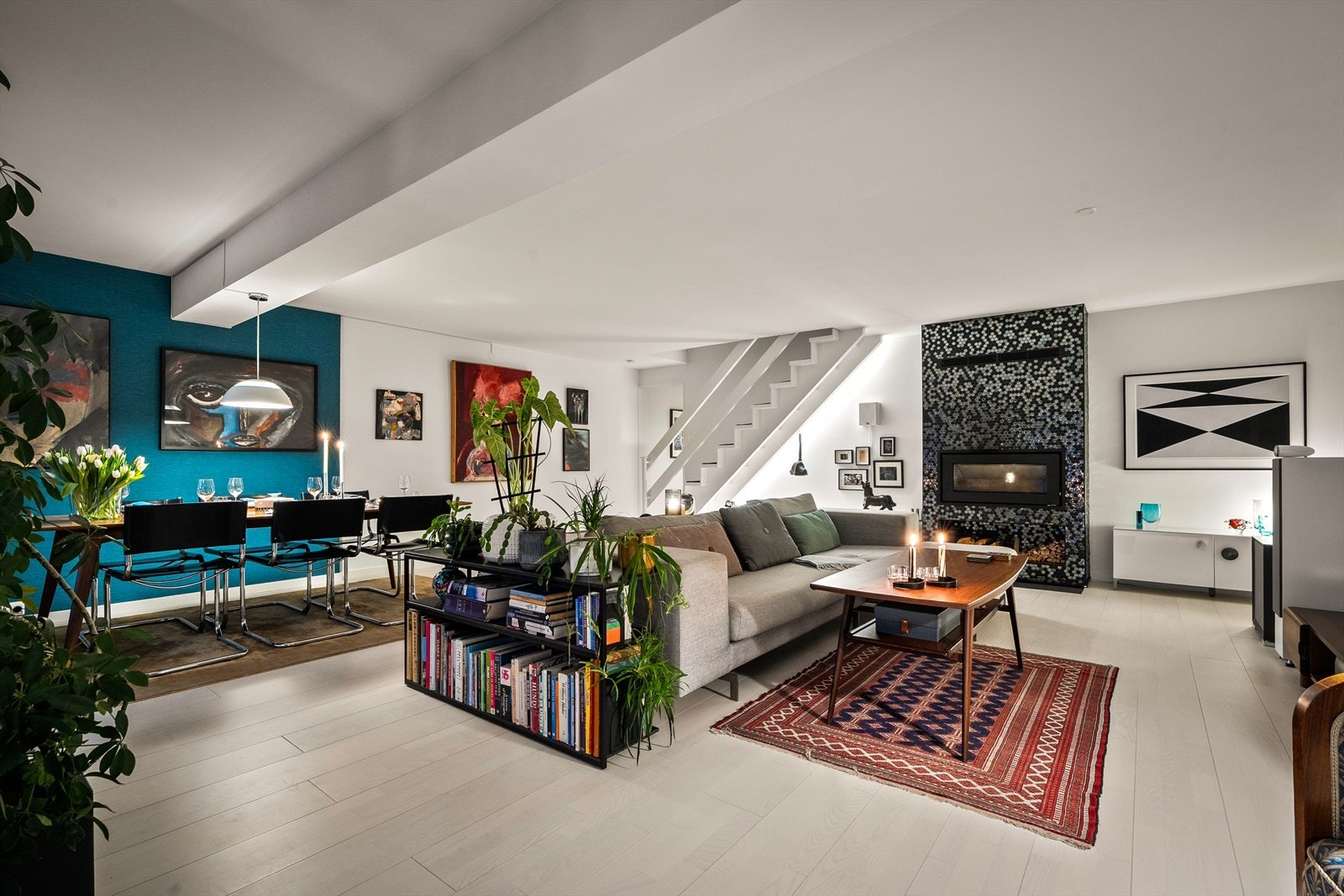 Kveldsstemning stue. Galleribilde