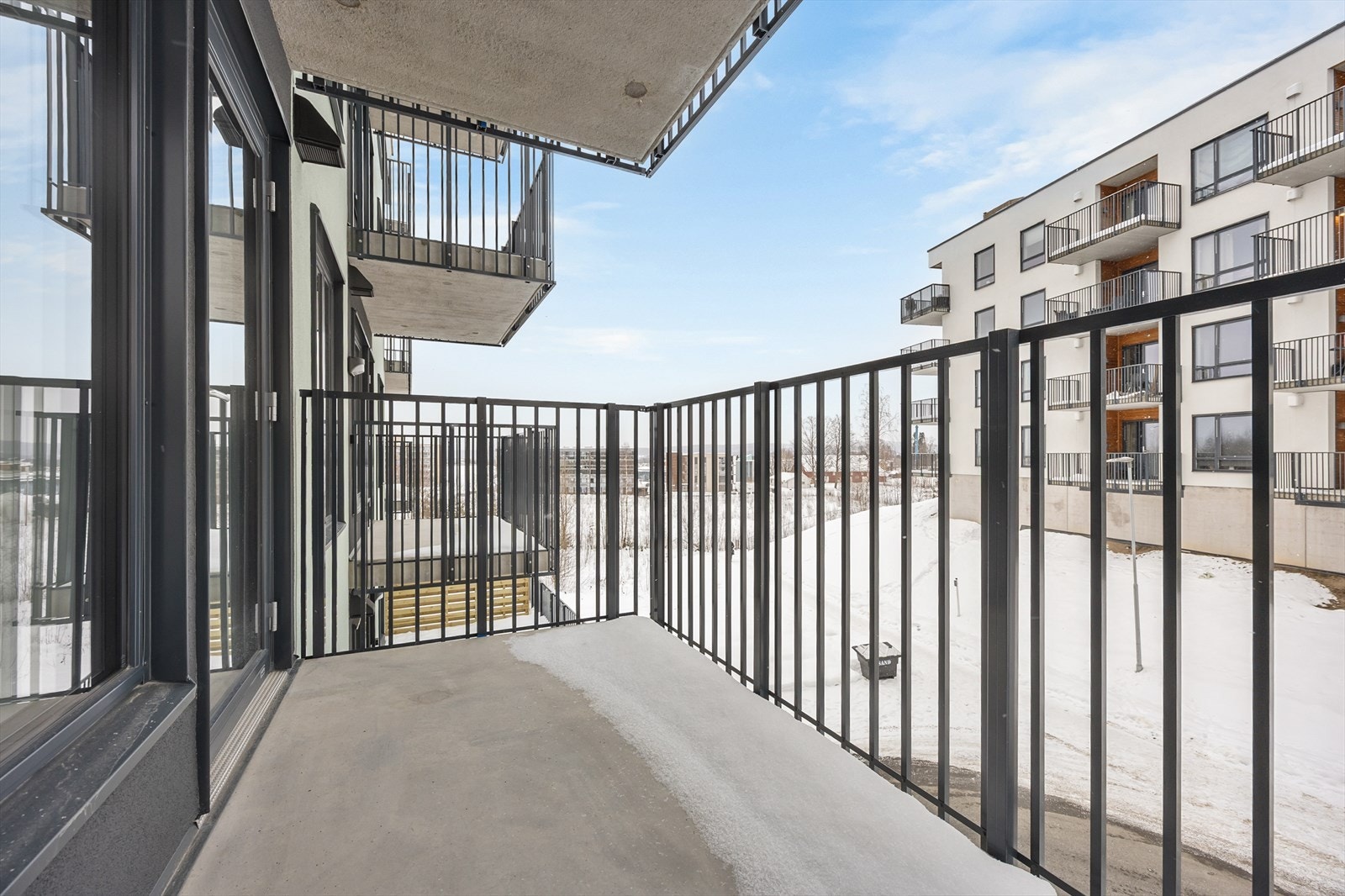 Fra stuen er det utgang til en romslig, sydvendt balkong. Galleribilde