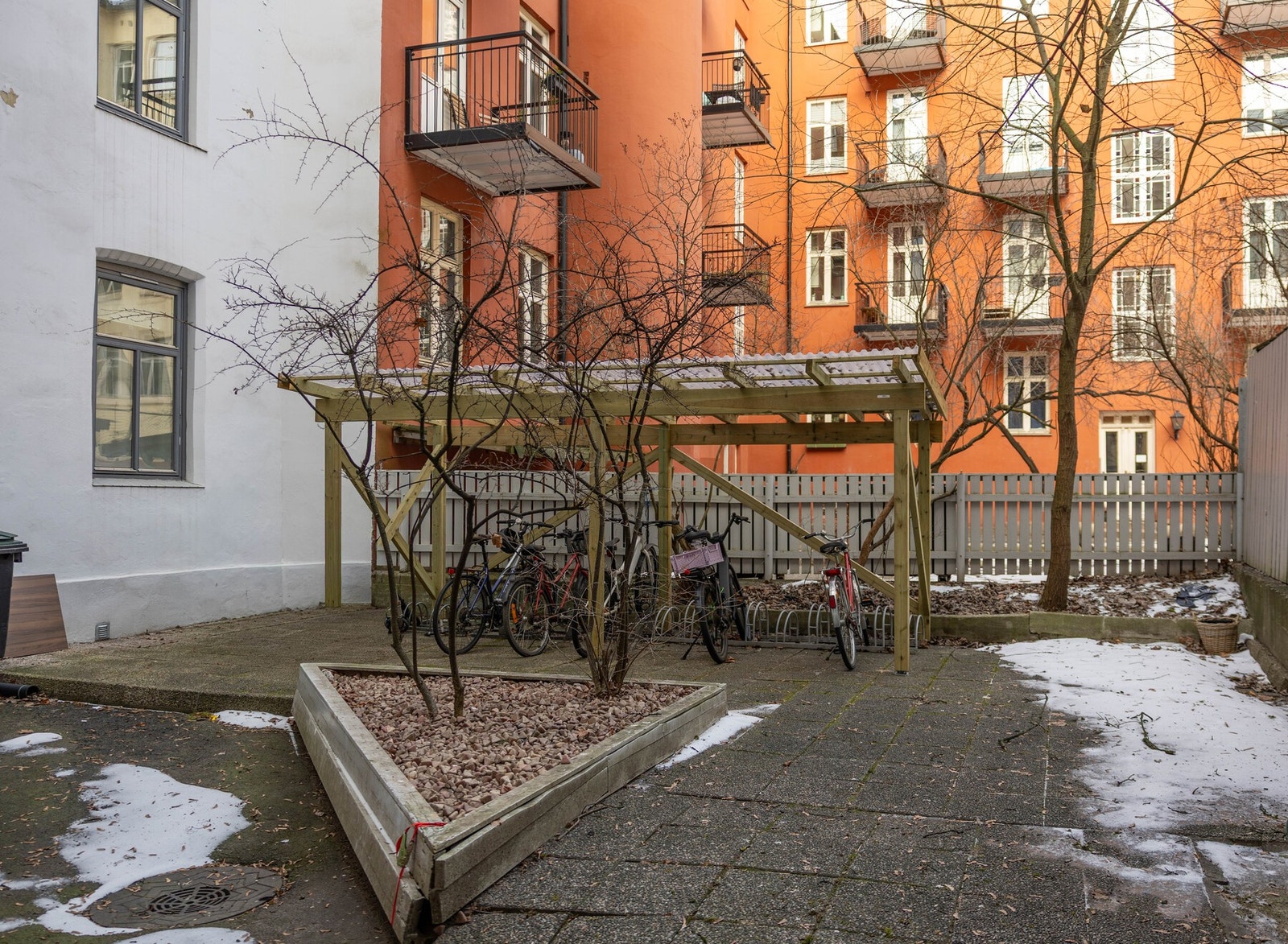 Veldrevet sameiet med hyggelig felles bakgård. Galleribilde