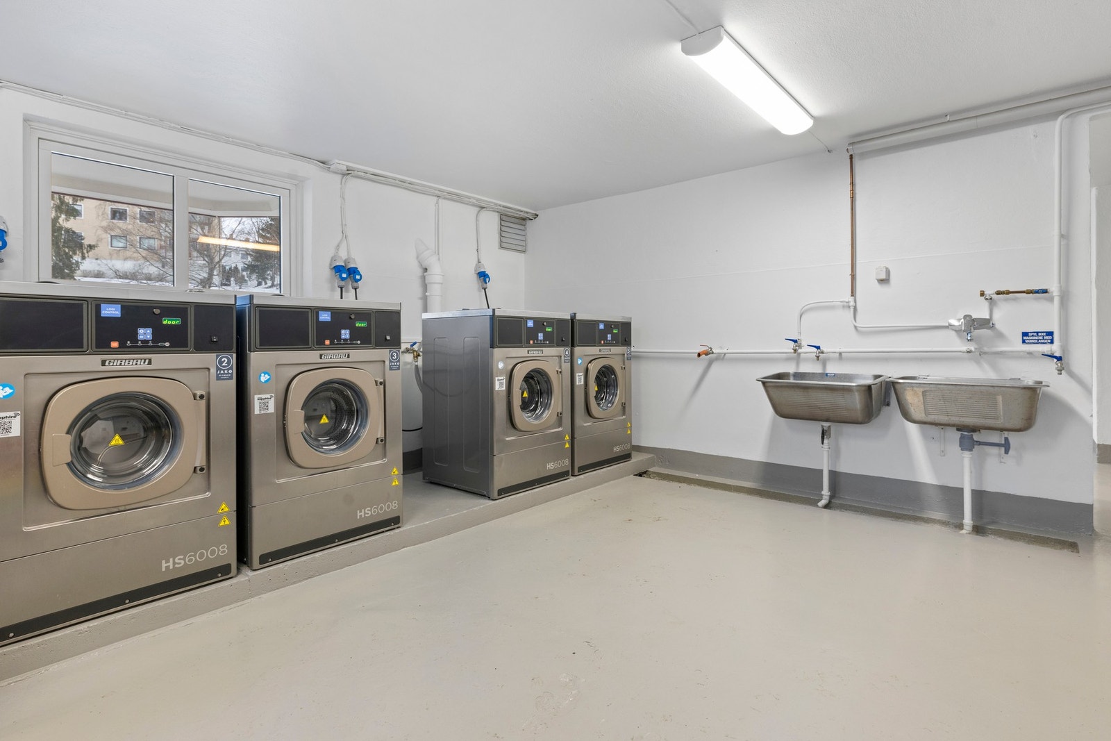 Stort felles vaskerom på inngangsplan som kan benyttes av beboerne. Galleribilde