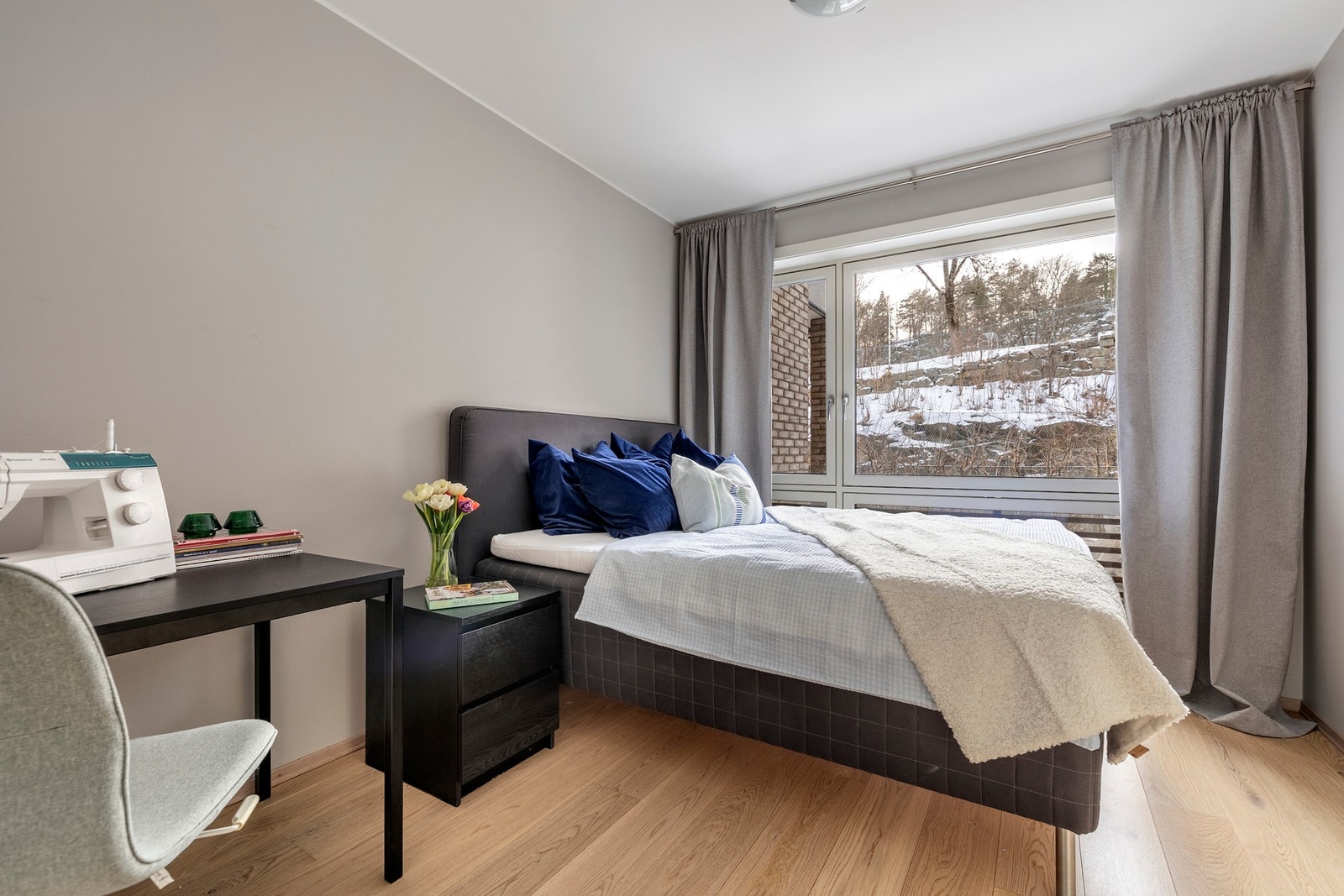 Det andre soverommet er ideelt som et barnerom, gjesterom eller kontor. Galleribilde