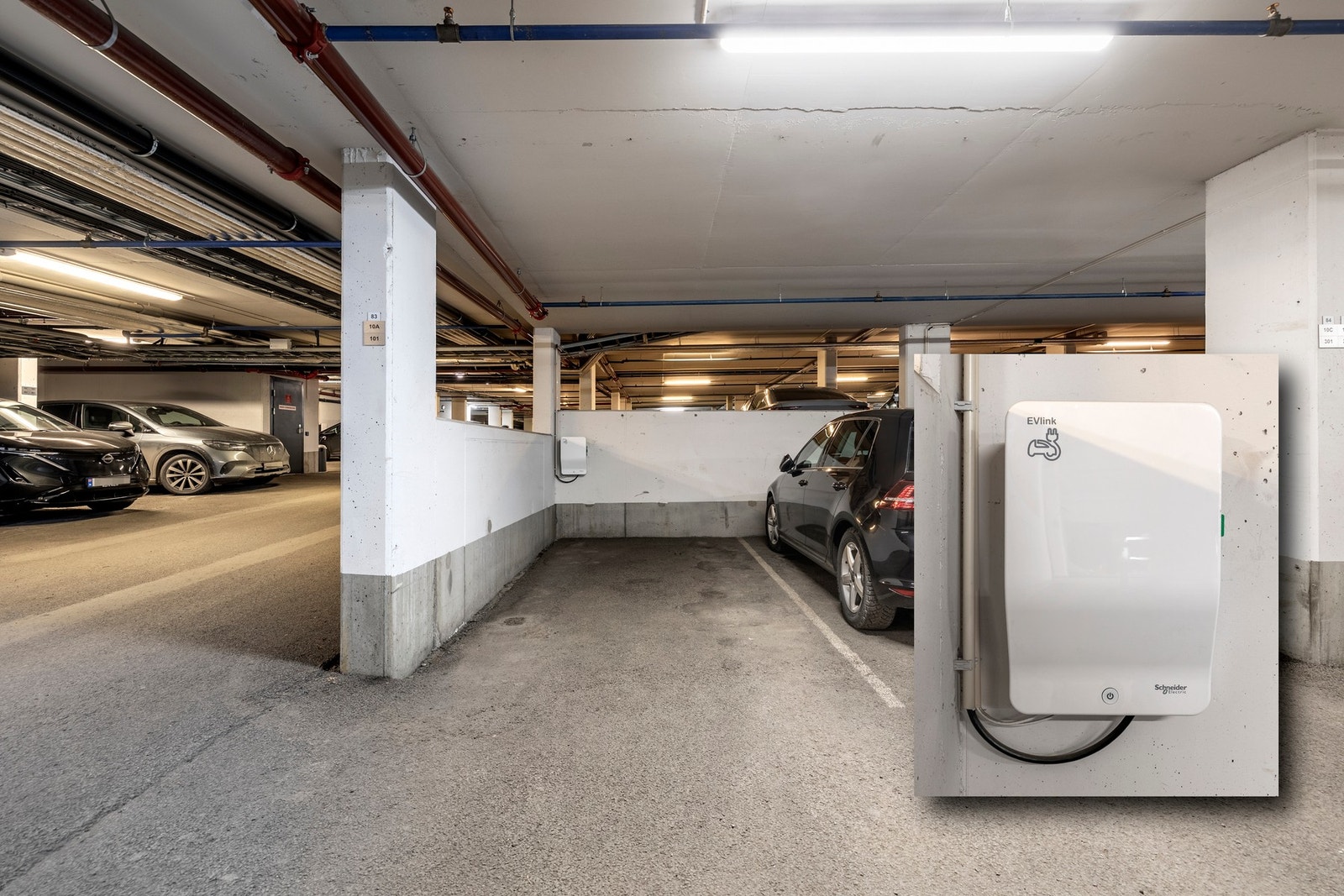 Det medfølger en parkeringsplass med elbillader i felles garasjeanlegg. Galleribilde