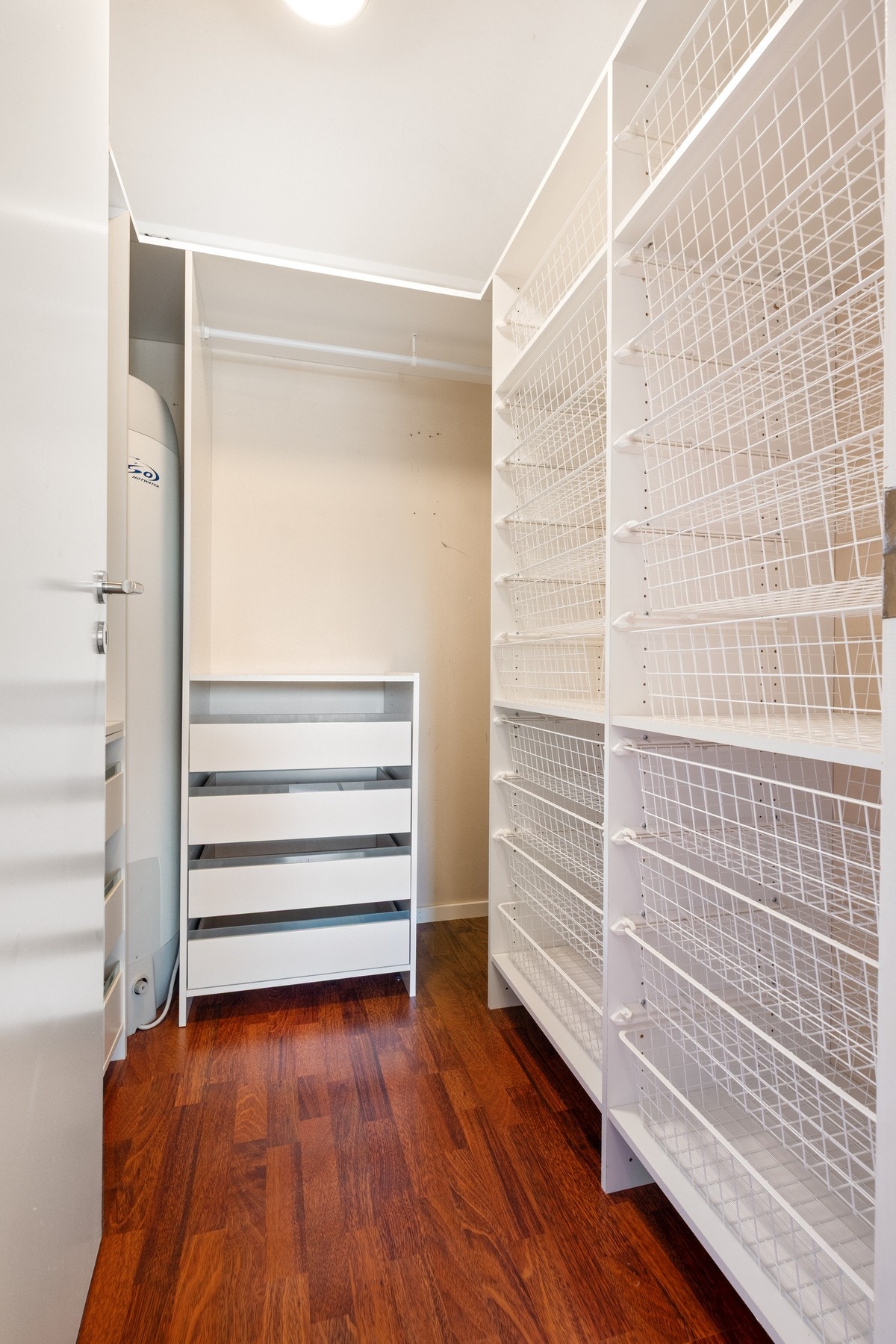 Innvendig bod for ekstra lagring Galleribilde