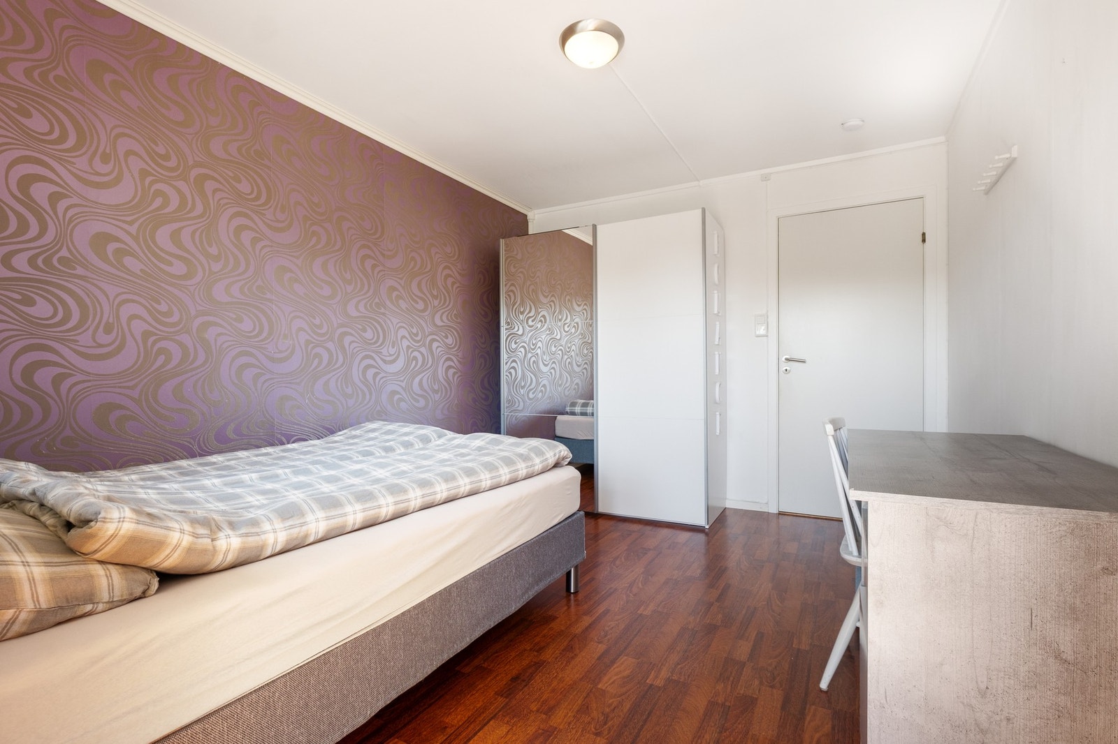 Rommene har godt lysinnslipp og fleksible møbleringsmuligheter, noe som gir familien den fleksibiliteten man trenger i hverdagen. Galleribilde