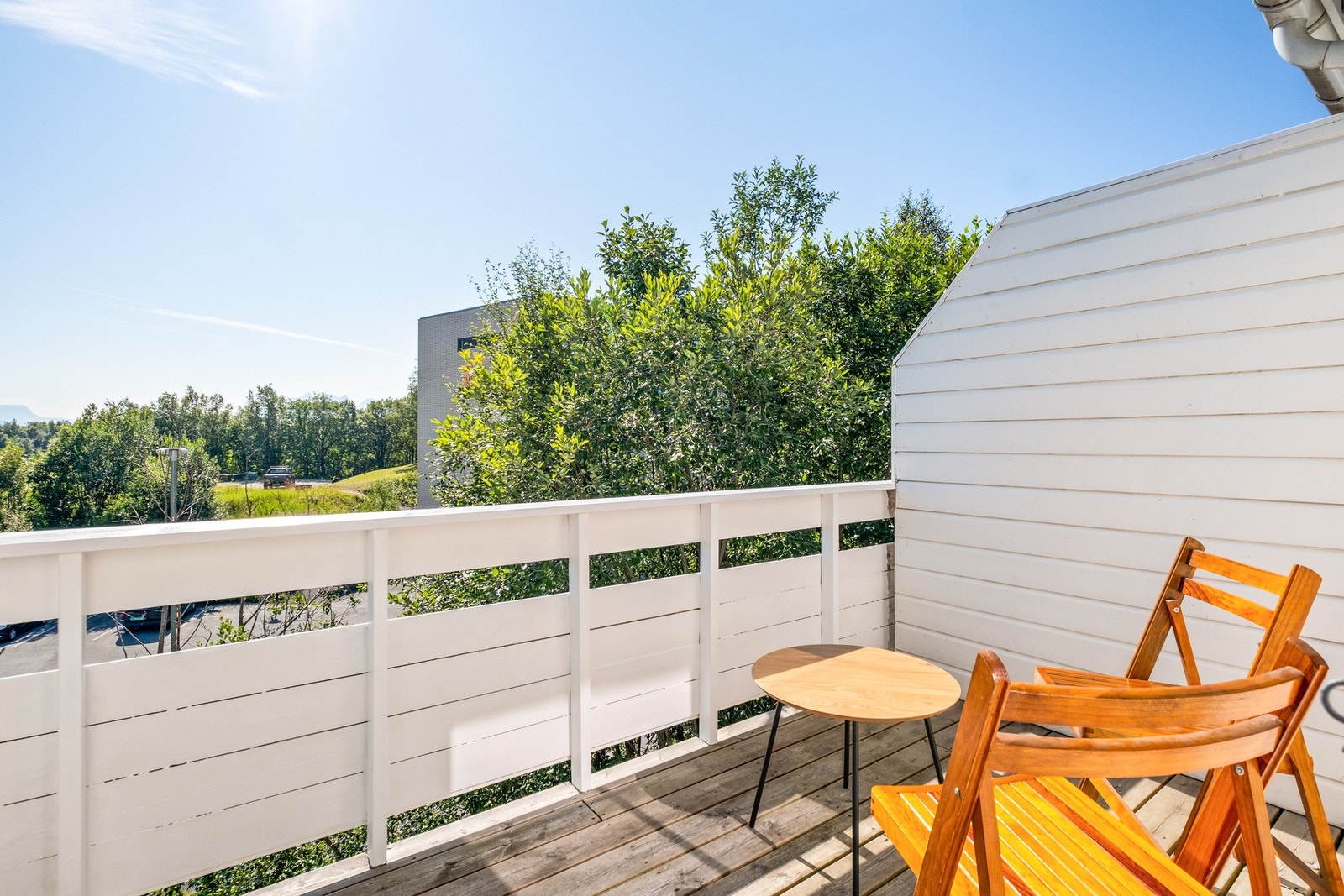 Det er også utgang til egen balkong for å nyte solfylte dager Galleribilde