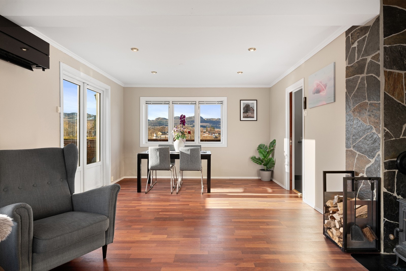 God plass til spisebord. Galleribilde