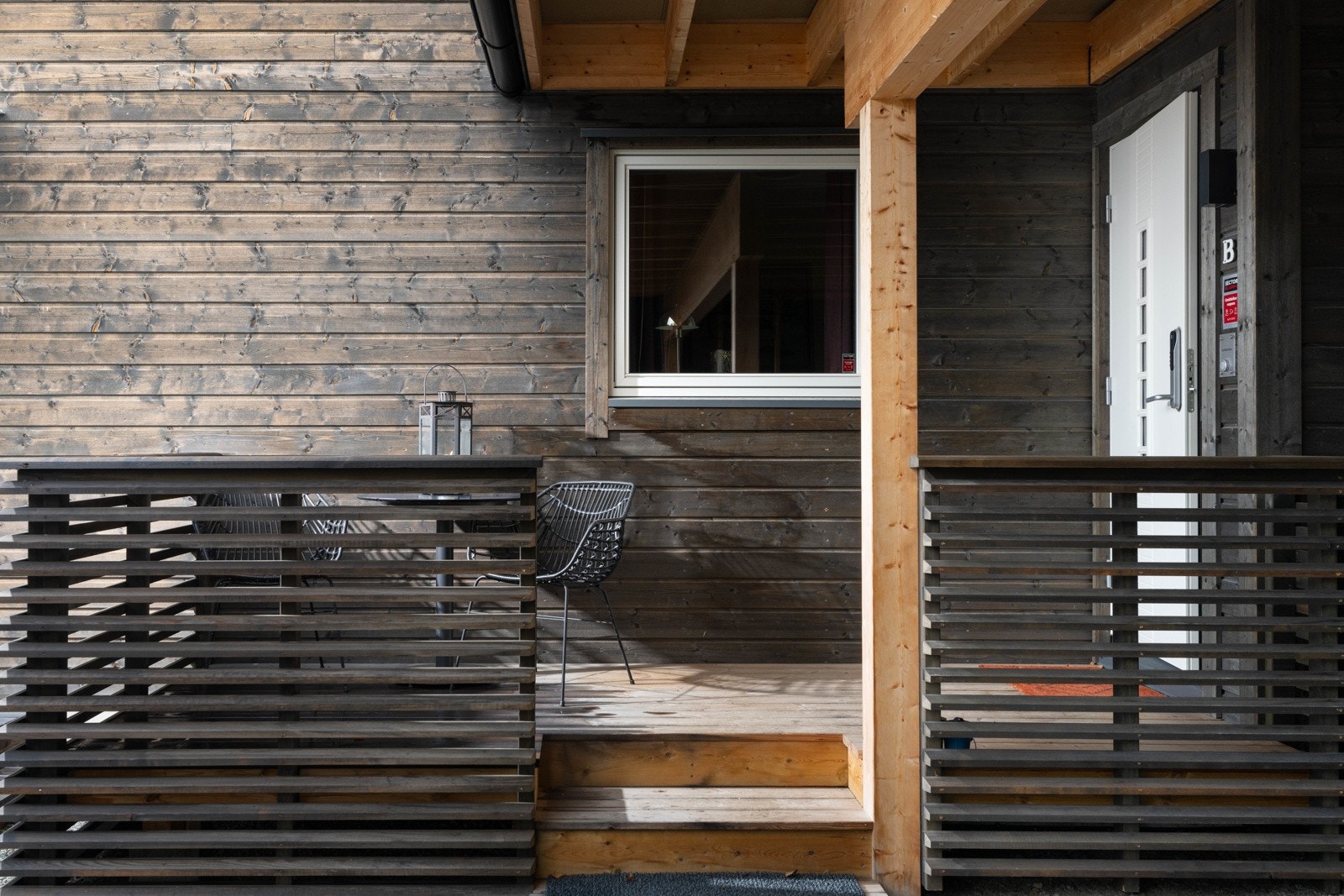 Solkrok også ved inngangsdør. Galleribilde