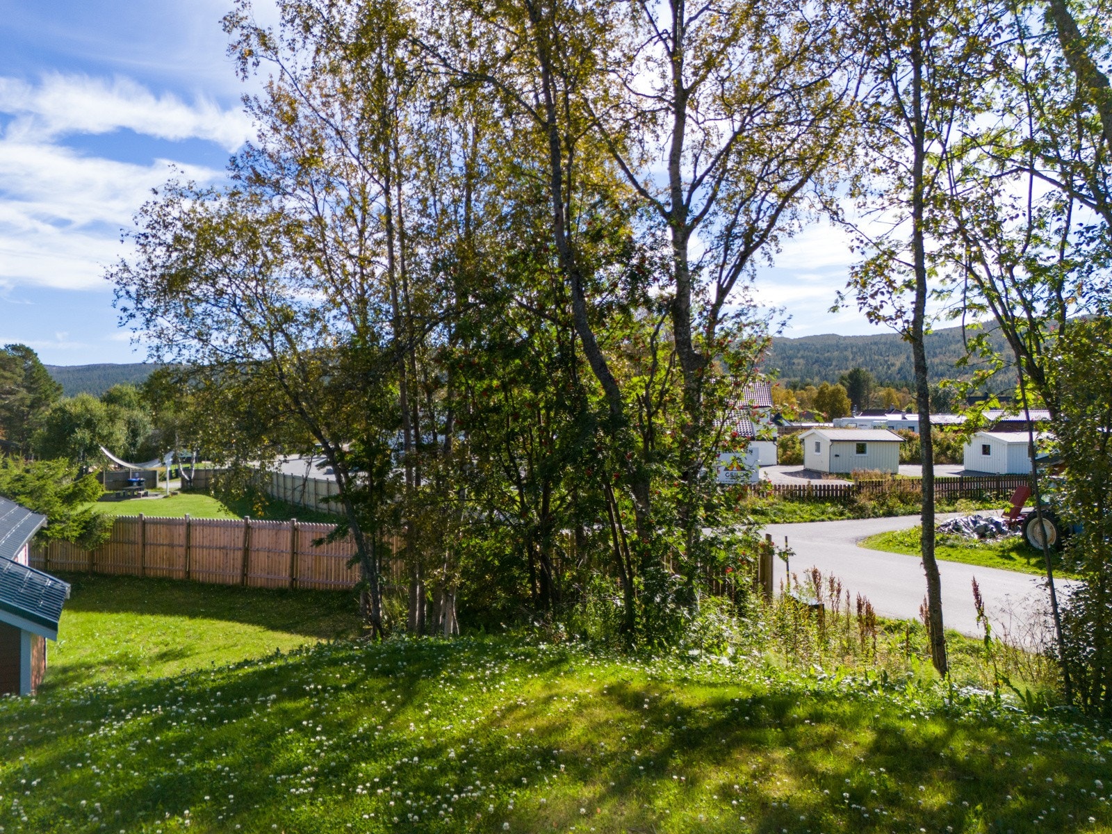 Fine utearealer. Galleribilde