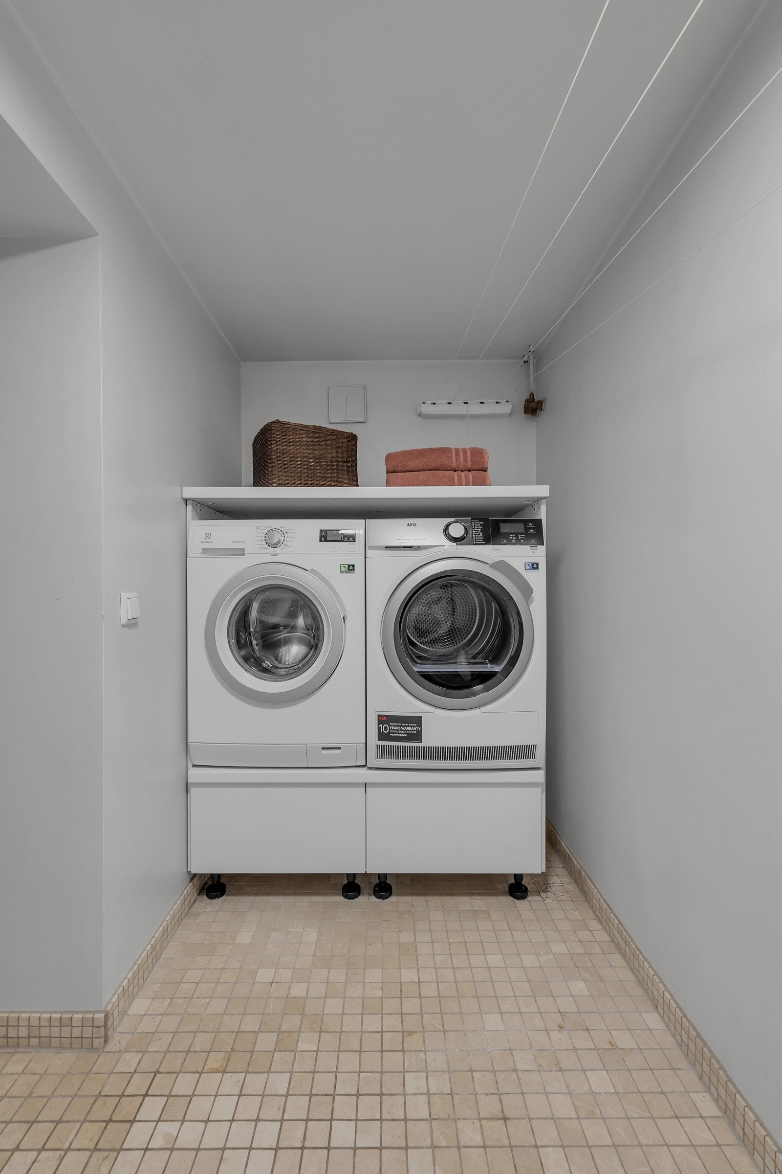 Vaskerommet er i fin utførelse bl.a. med flislagt gulv. Rommet er på ca. 5,5m2 Galleribilde