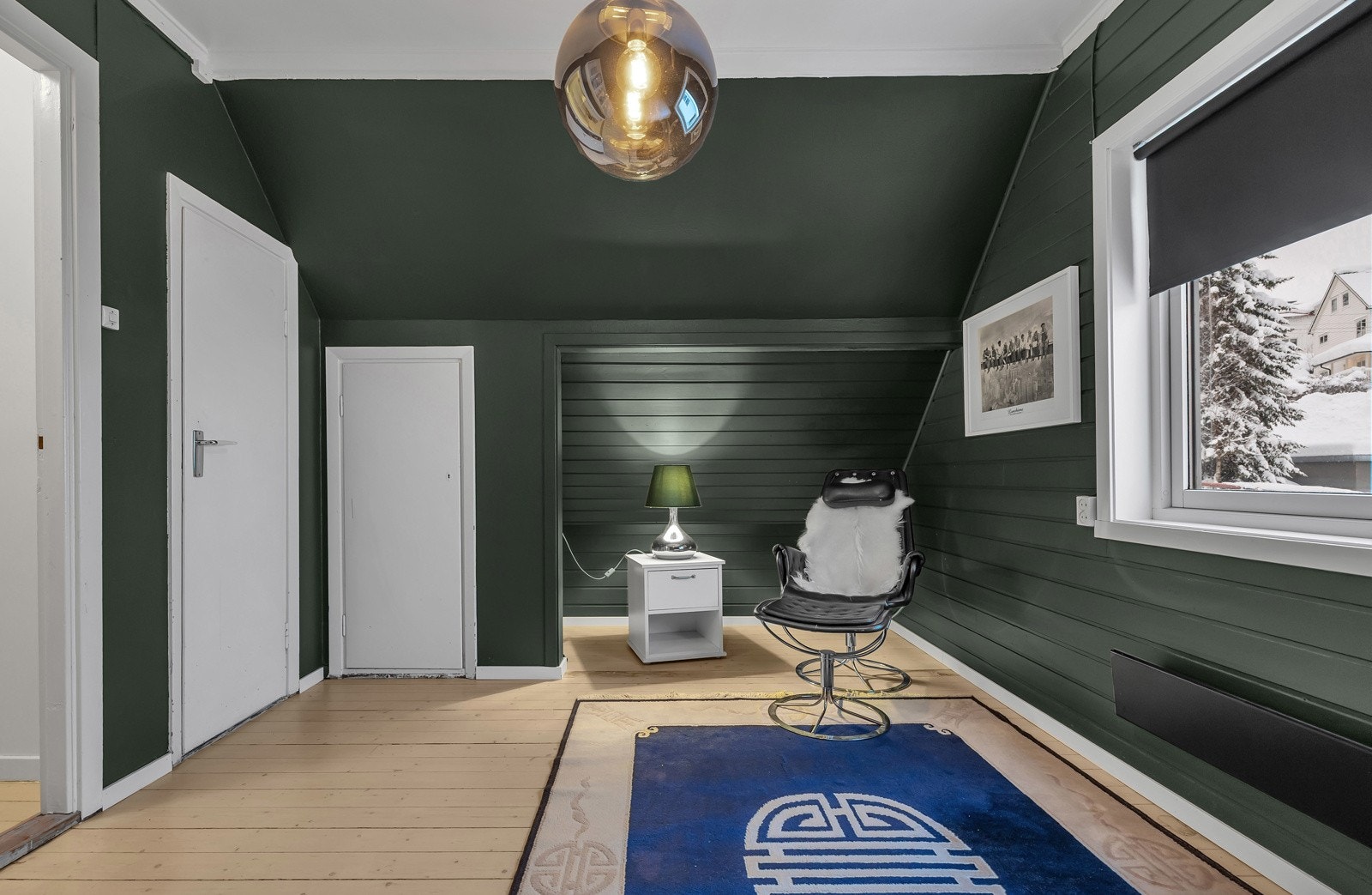 2. etasje består av 2 gode soverom, mellomgang og lagring Galleribilde