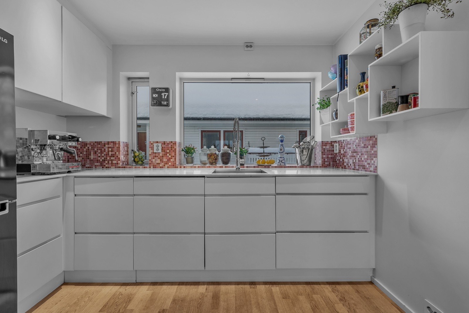 Godt med skap- og benkeplass. Galleribilde