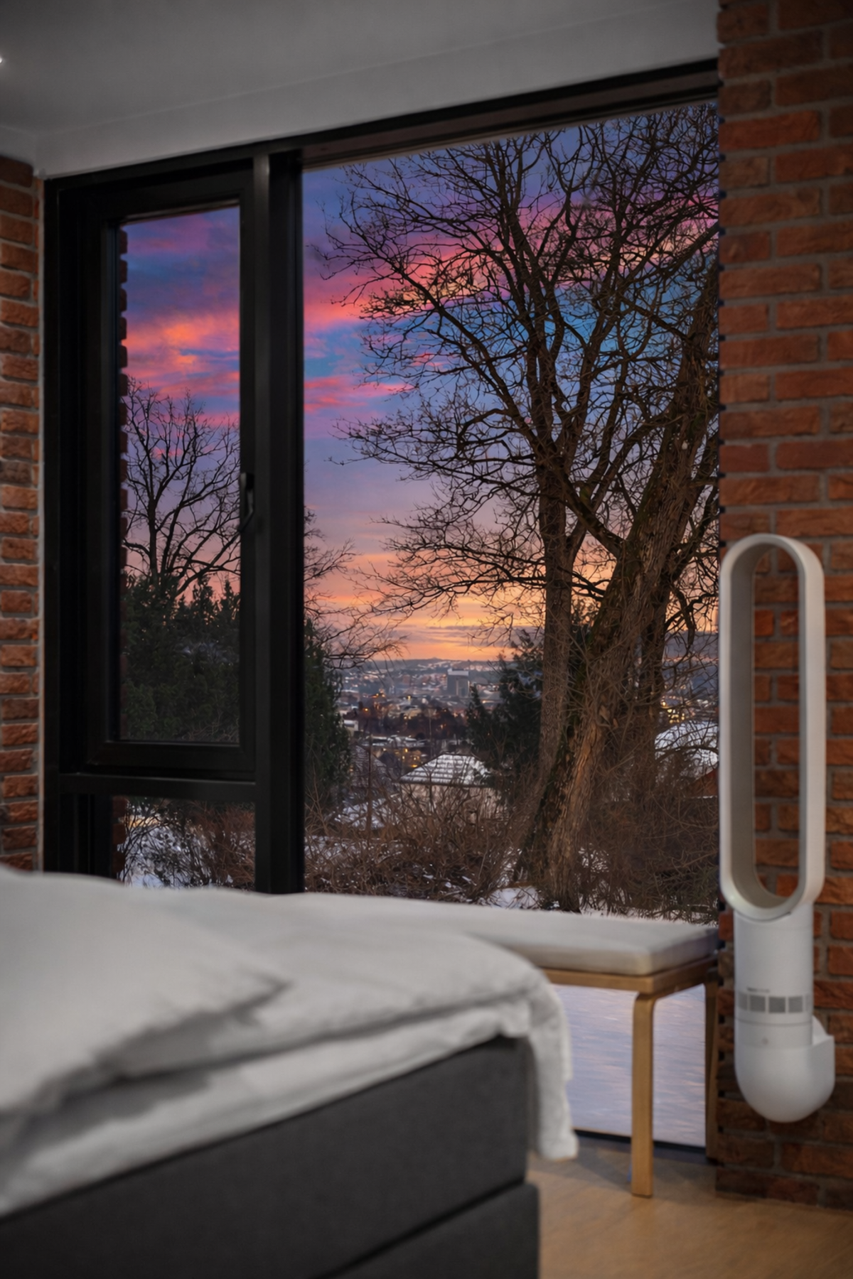 Kveldsstemning understreker rommets intime karakter. Galleribilde