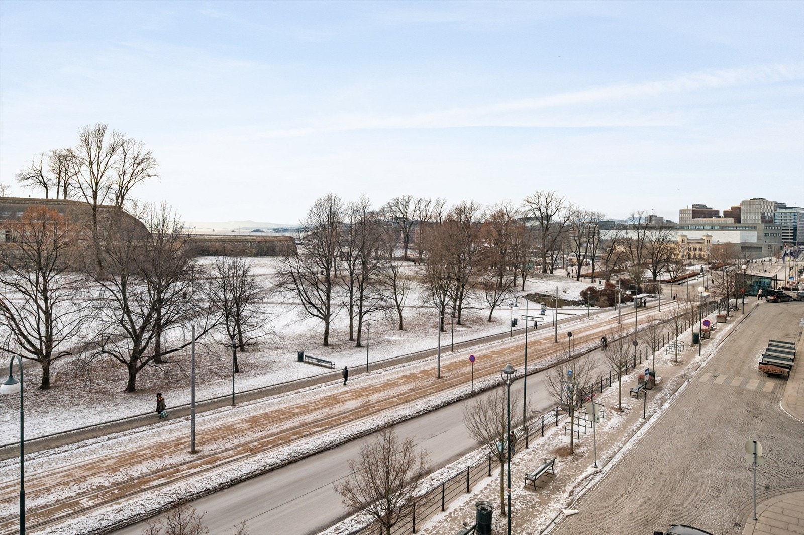 Stort mer sentral beliggenhet skal du lete lenge etter. Her er det kort vei til alle tenkelige servicetilbud og offentlig kommunikasjon. Galleribilde