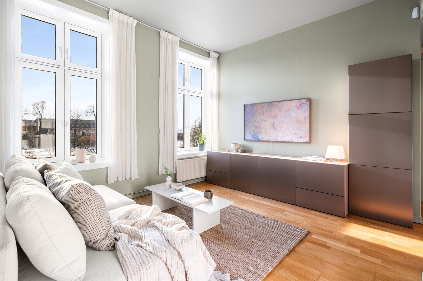 Fibernett, oppvarming via radiatorer og varmtvann er inkludert i felleskostnadene. Galleribilde