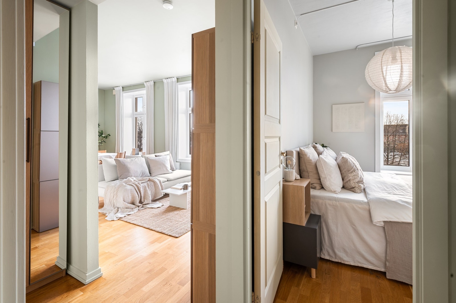 Leilighetens soverom har adkomst fra entréen. Galleribilde
