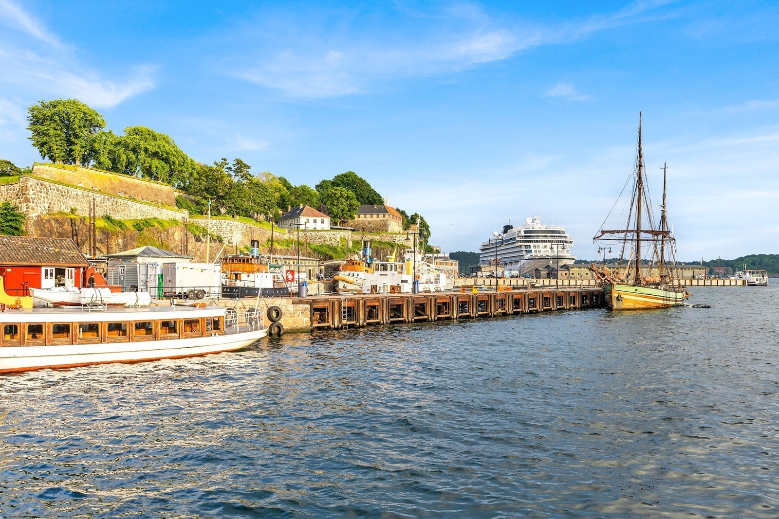 Det er kort gangavstand til rekreasjonsmuligheter som Rådhusplassen, Akershus festning, Slottsparken og Aker Brygge/Tjuvholmen. Galleribilde