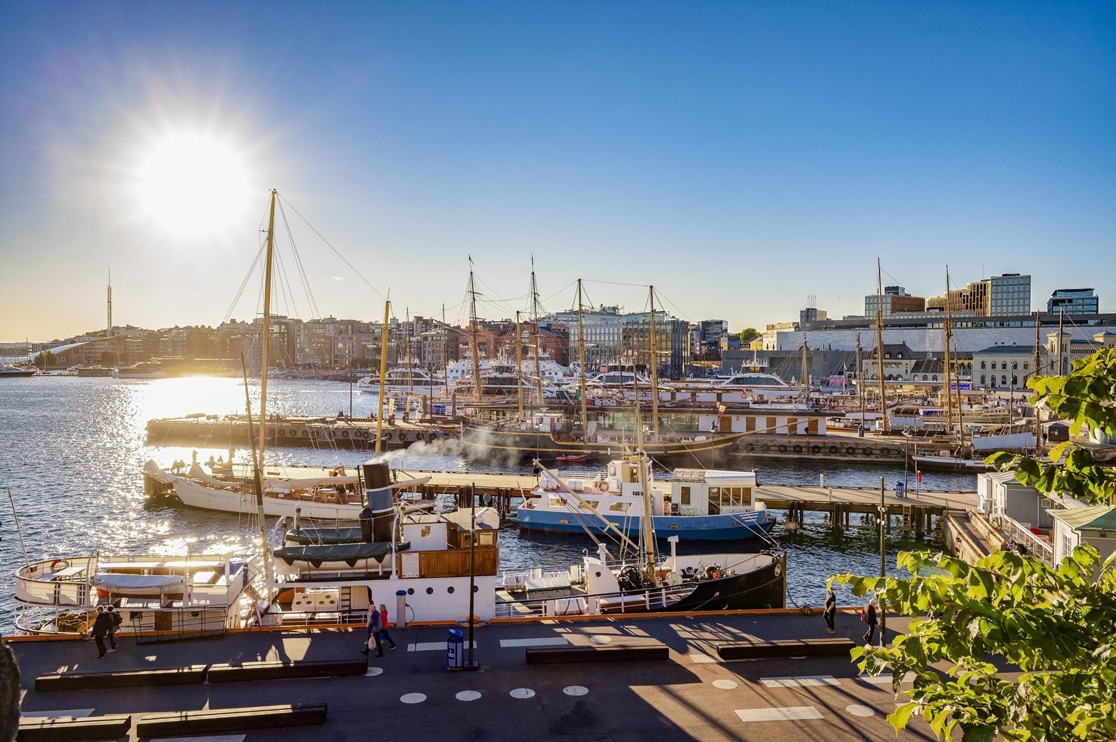 Her er det kort vei til alle tenkelige servicetilbud og offentlig kommunikasjon. Kort gangavstand til båtforbindelsene på Aker Brygge/Rådhusplassen. Galleribilde