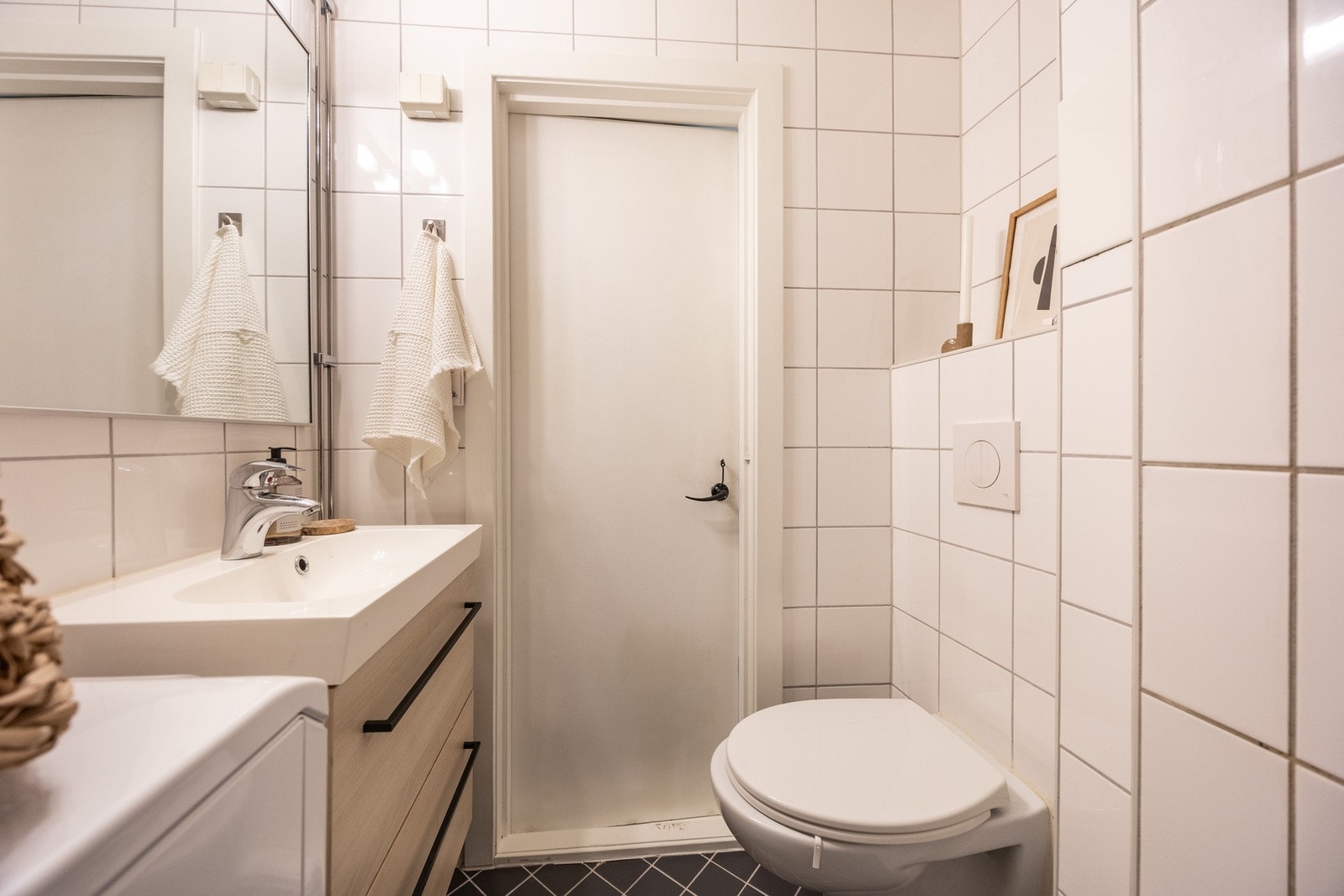 Det er gulvvarme på badet. Badet ble oppgradert i regi av borettslaget i 2010. Galleribilde