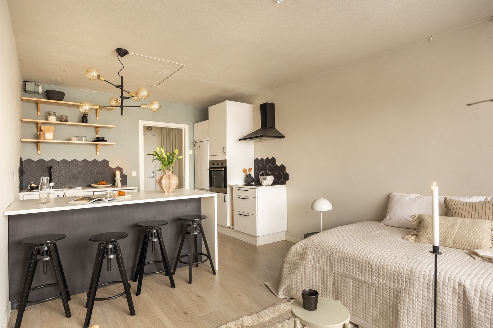 Leiligheten er lys og delikat med en velholdt standard. Galleribilde