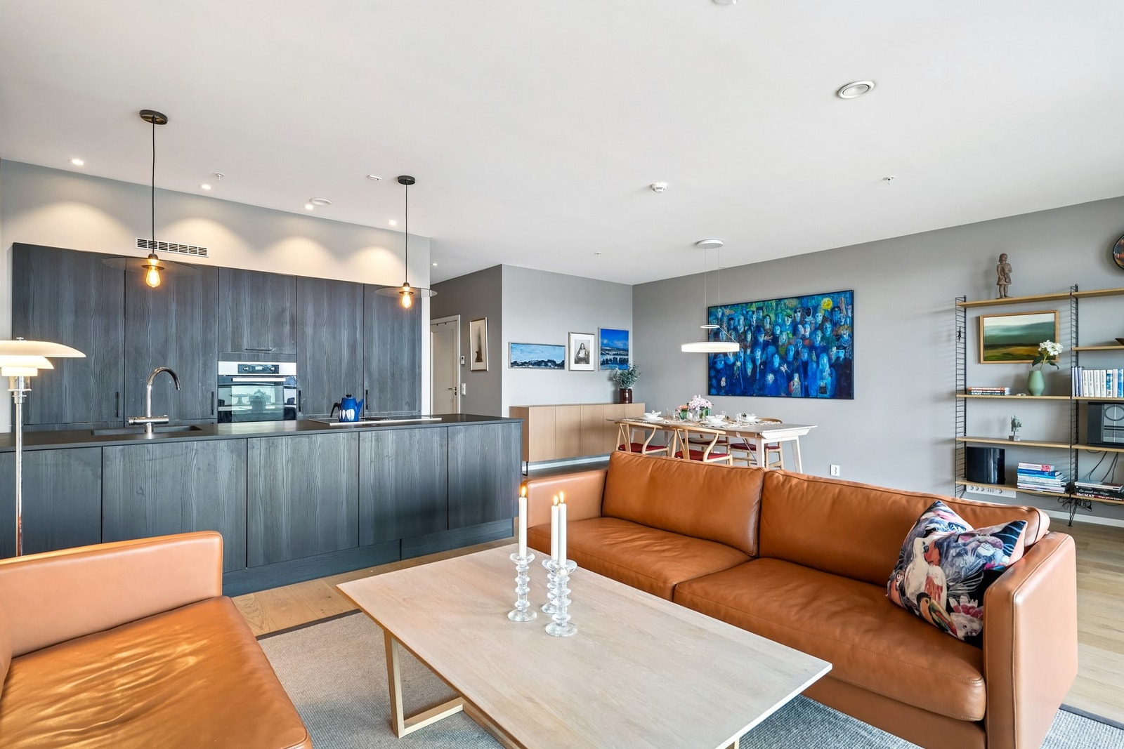 Stuen er et flott allrom, som innbyr til hygge fra tidlig morgen til sent på kveld. Galleribilde