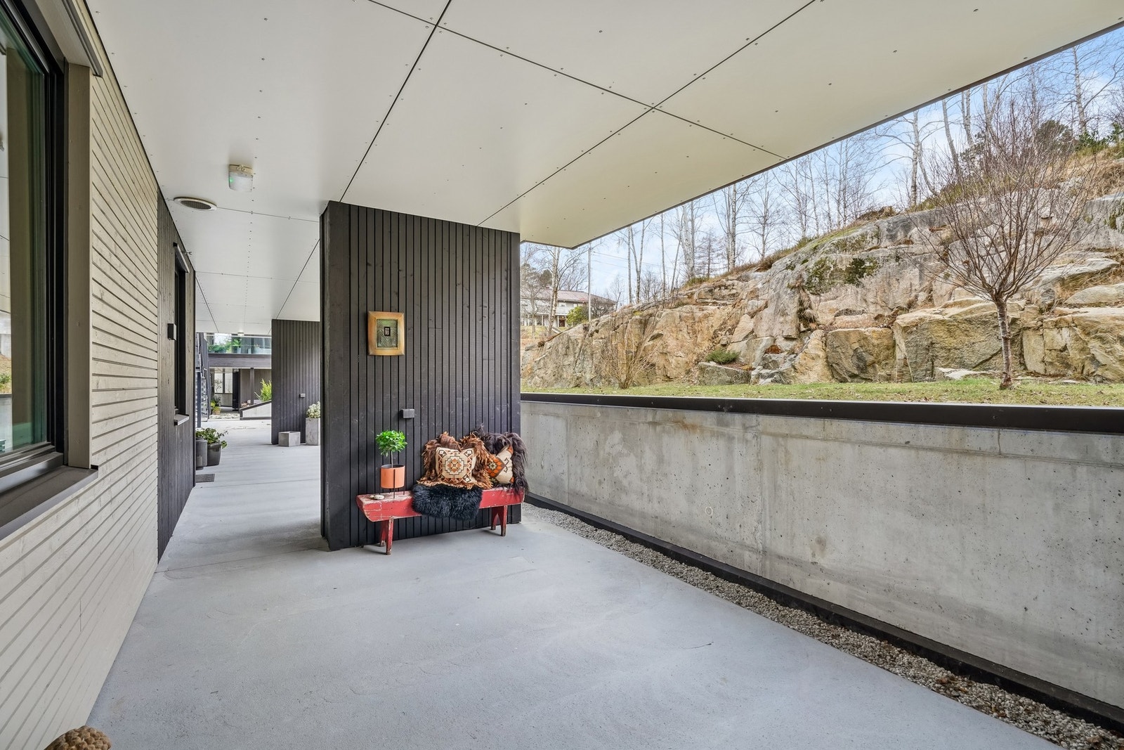 Pent opparbeidet mot nord i svalgangen. Galleribilde