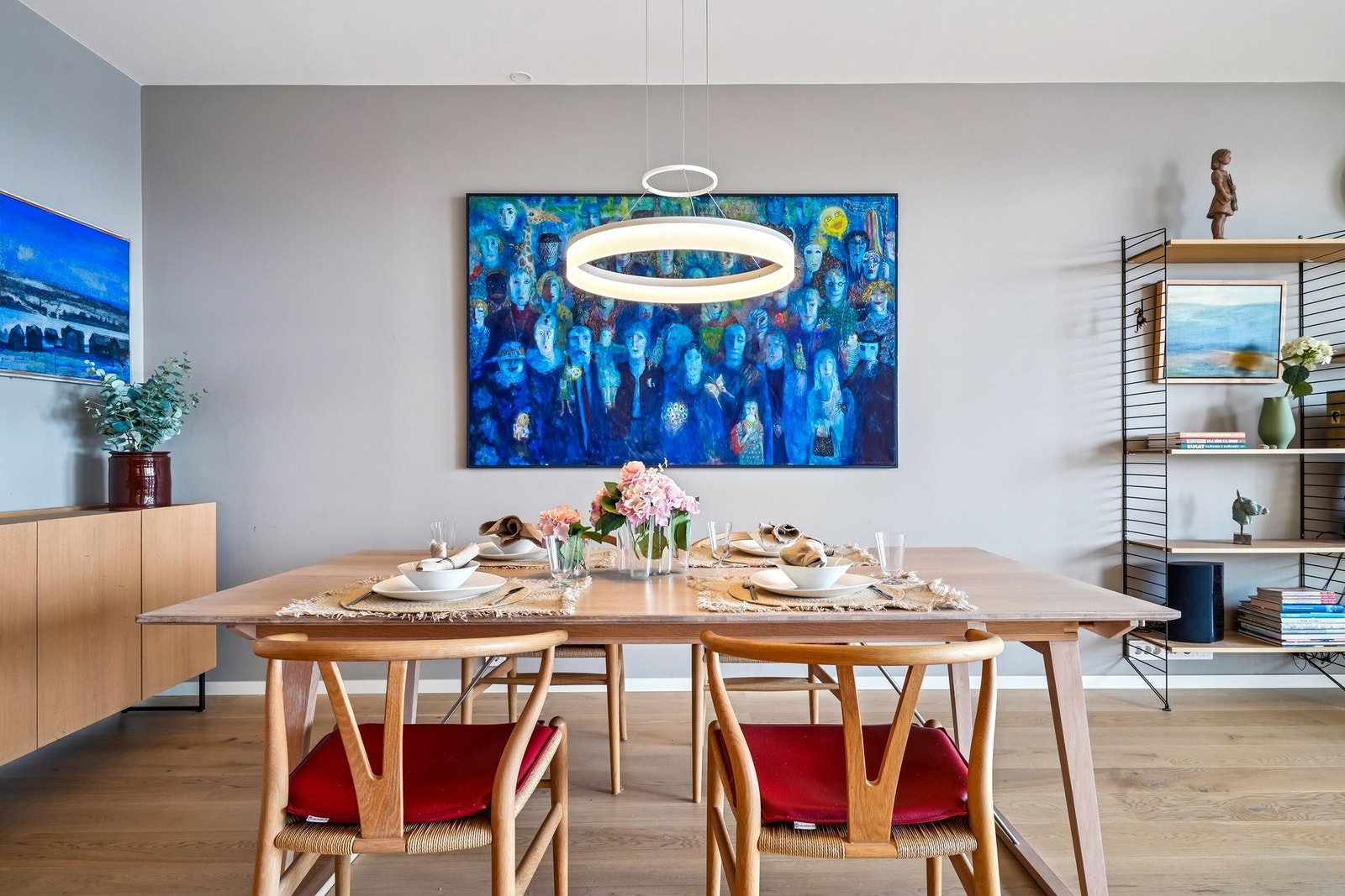 Stringhylle i stue følger ikke med. Galleribilde