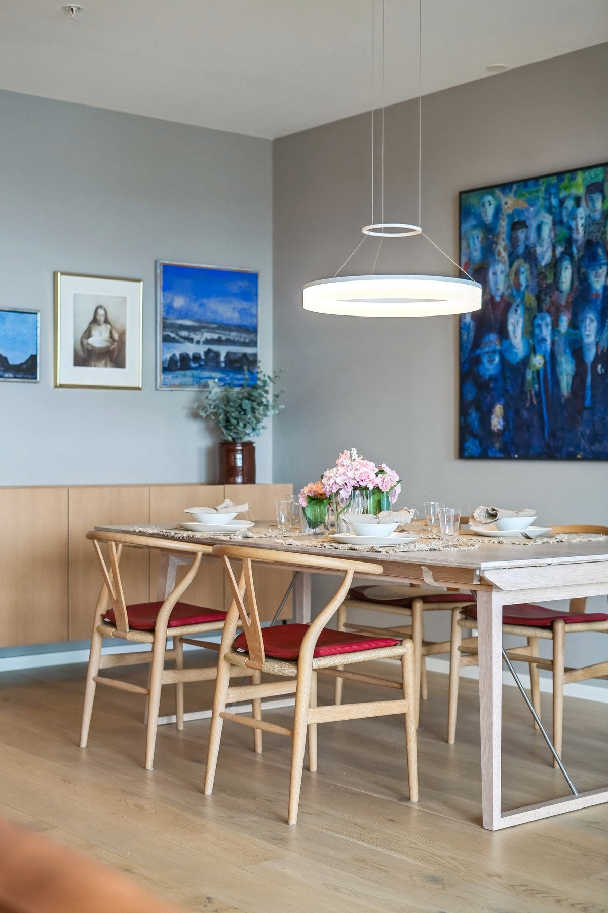 Leiligheten har vannbåren varme i alle gulv unntatt soverom. Galleribilde